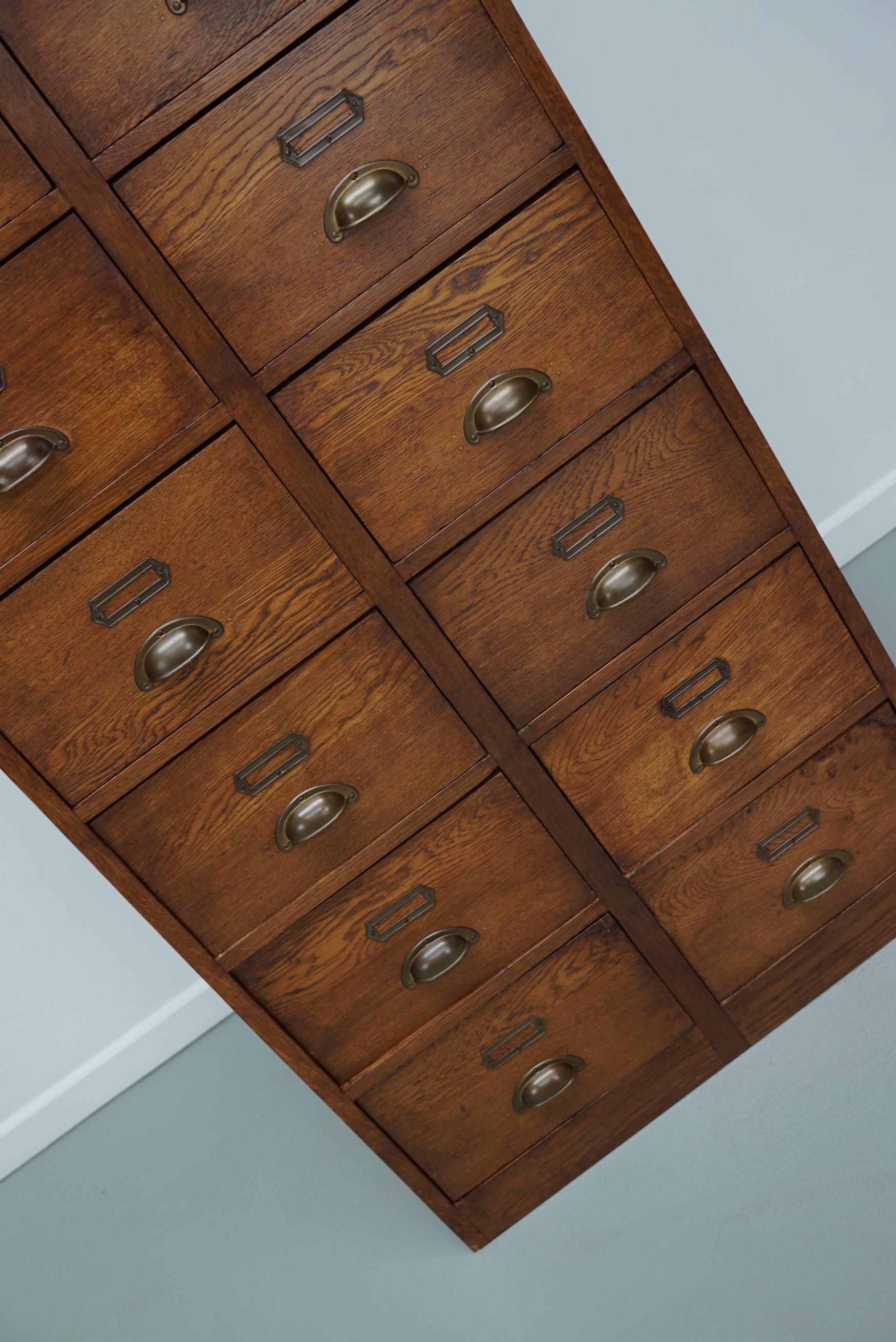 Meuble d'apothicaire / classeur vintage en Oak Oak, années 1930 en vente 6