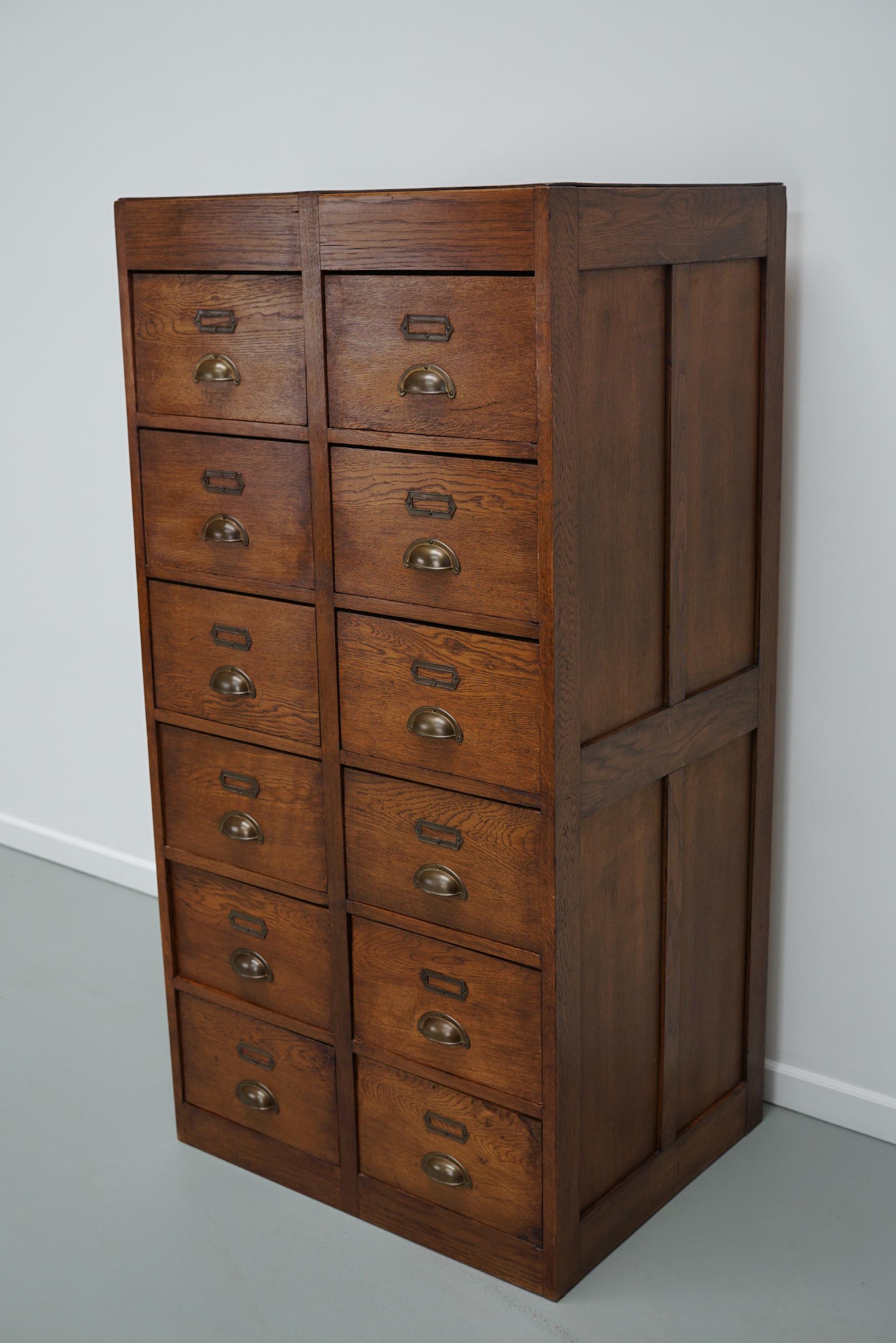 Meuble d'apothicaire / classeur vintage en Oak Oak, années 1930 en vente 7