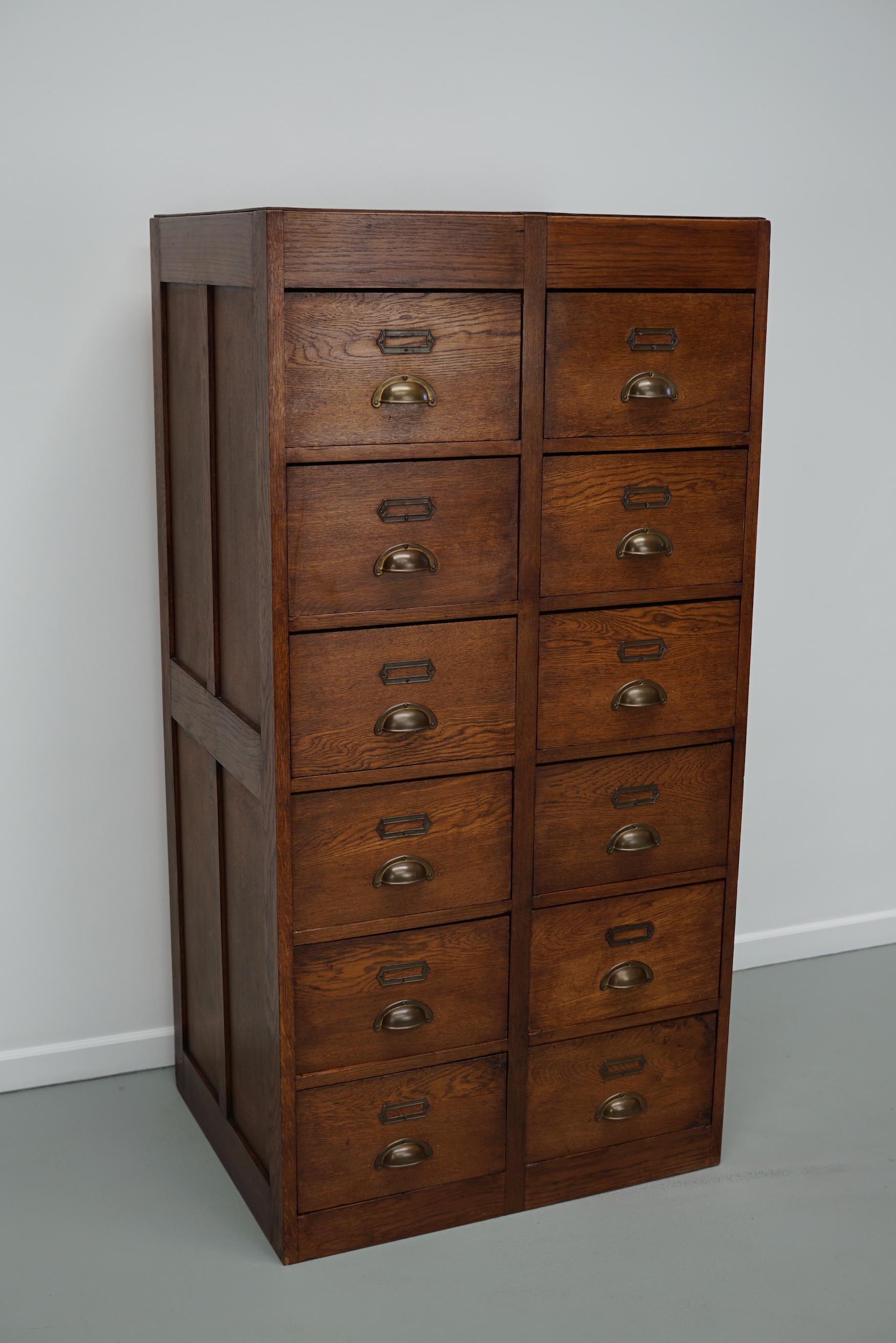 Milieu du XXe siècle Meuble d'apothicaire / classeur vintage en Oak Oak, années 1930 en vente