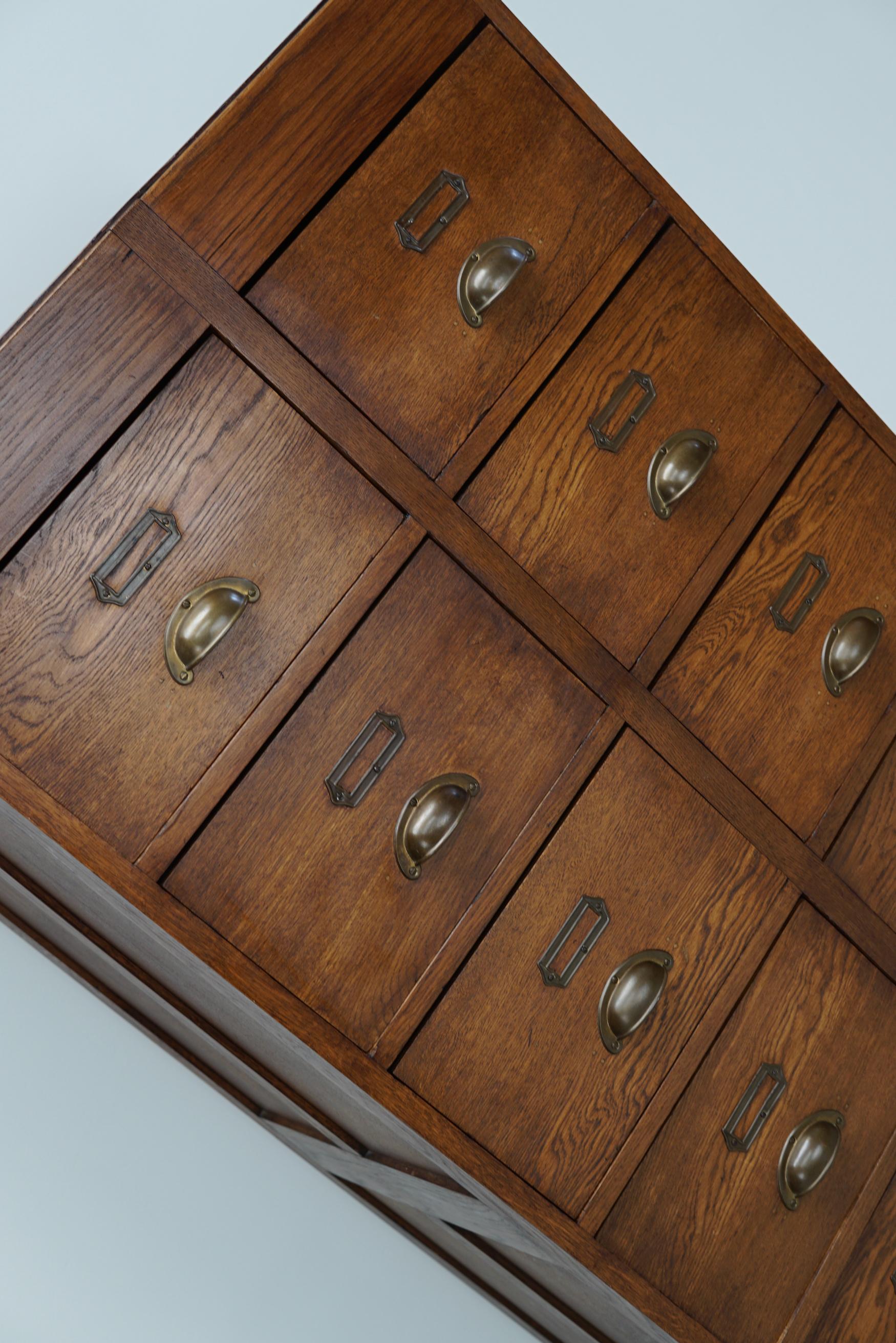 Chêne Meuble d'apothicaire / classeur vintage en Oak Oak, années 1930 en vente