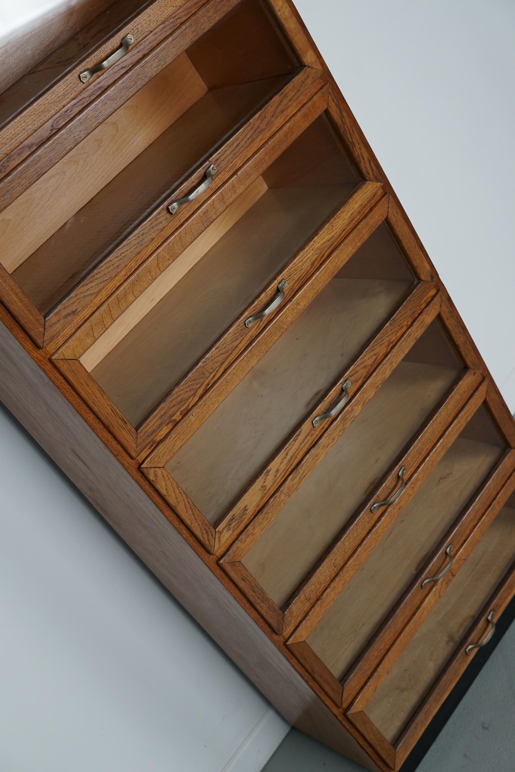 Armadietto / Vitrina di merceria olandese vintage in Oak, anni '50 5