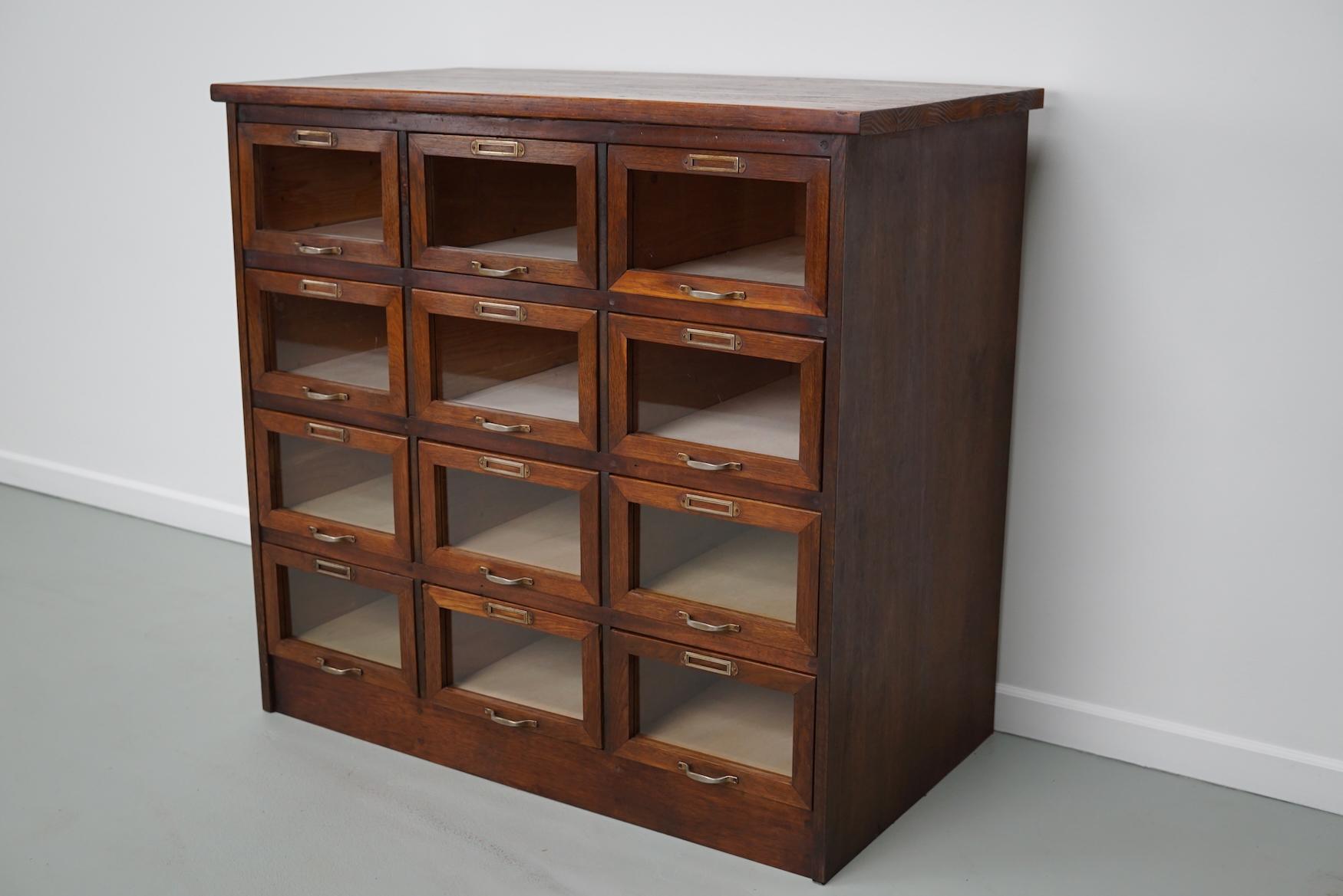 Armadietto / Vitrina di merceria olandese vintage in Oak, anni '50 in vendita 5