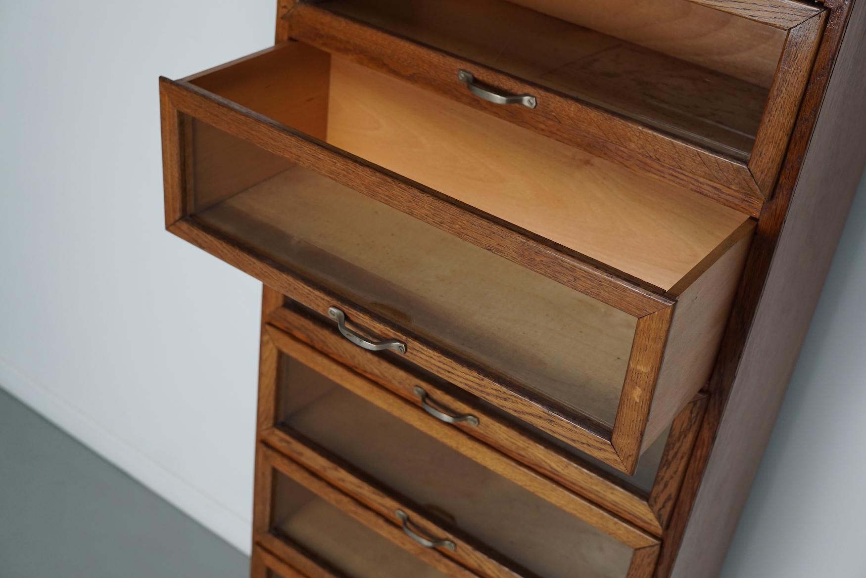 Armadietto / Vitrina di merceria olandese vintage in Oak, anni '50 6
