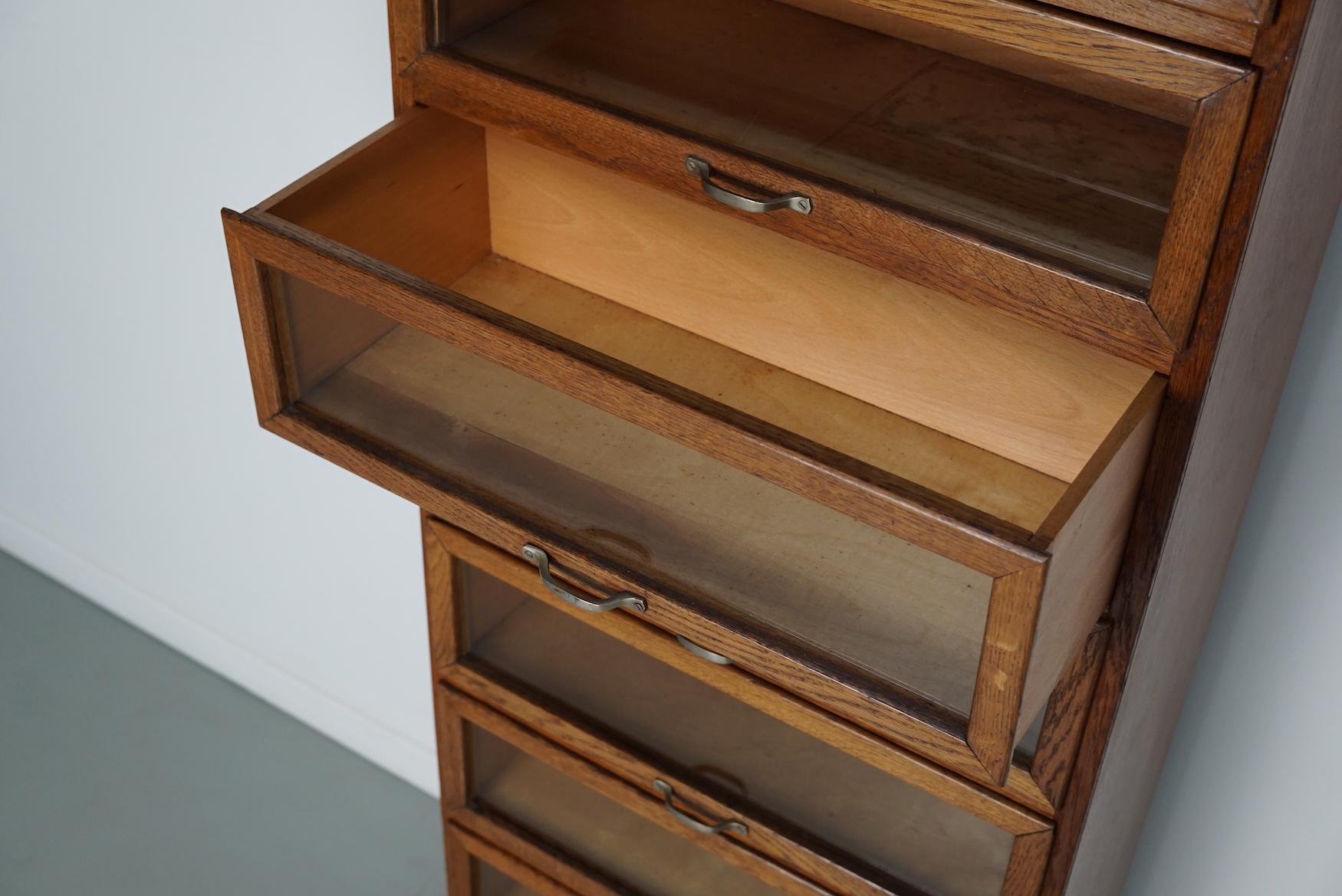 Armadietto / Vitrina di merceria olandese vintage in Oak, anni '50 7