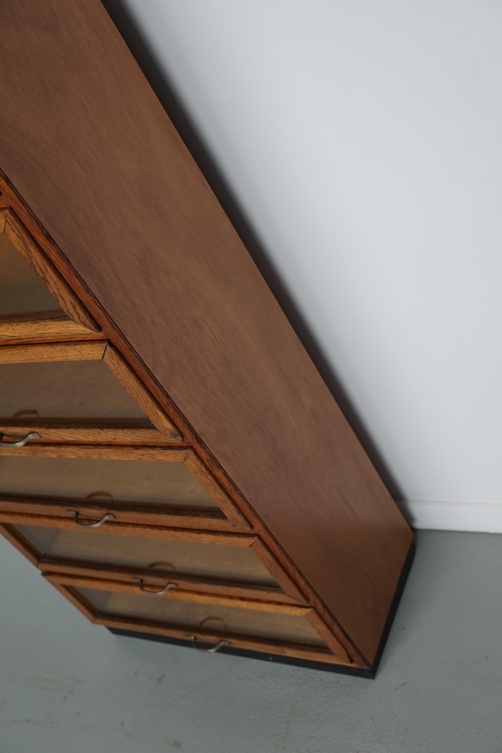 Armadietto / Vitrina di merceria olandese vintage in Oak, anni '50 9