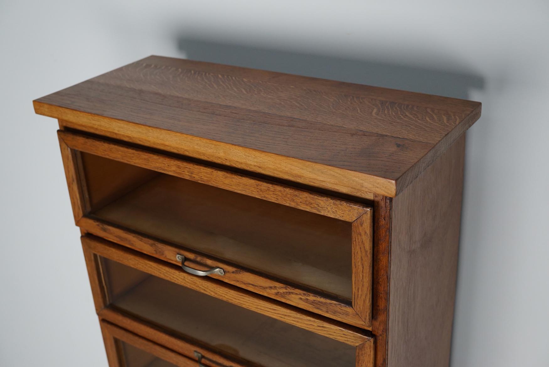 Armadietto / Vitrina di merceria olandese vintage in Oak, anni '50 10
