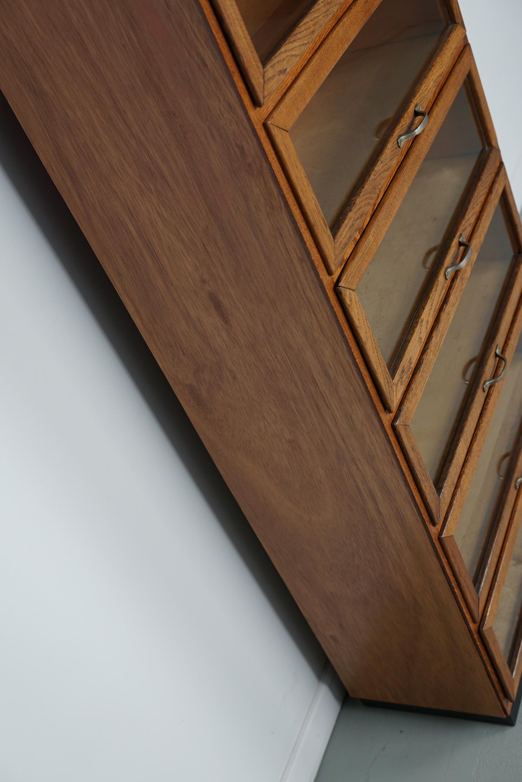 Armadietto / Vitrina di merceria olandese vintage in Oak, anni '50 2