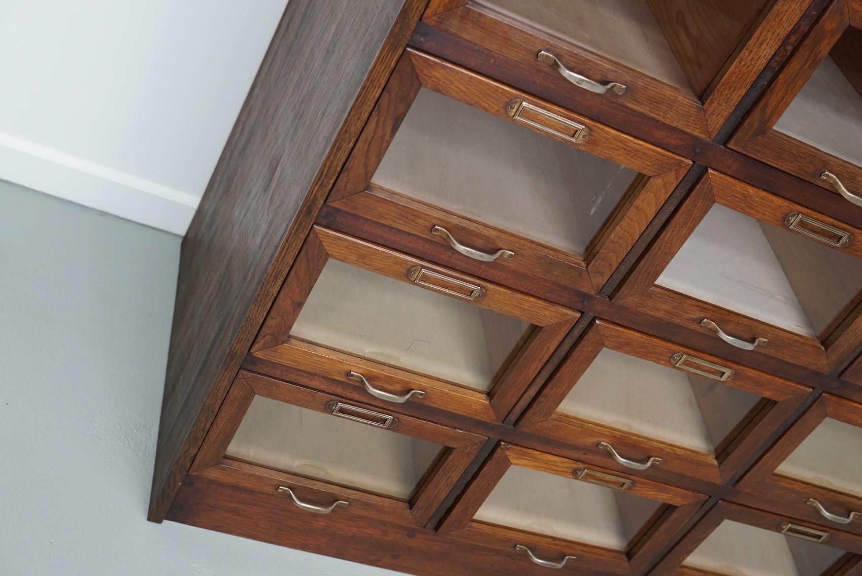Armadietto / Vitrina di merceria olandese vintage in Oak, anni '50 in vendita 2