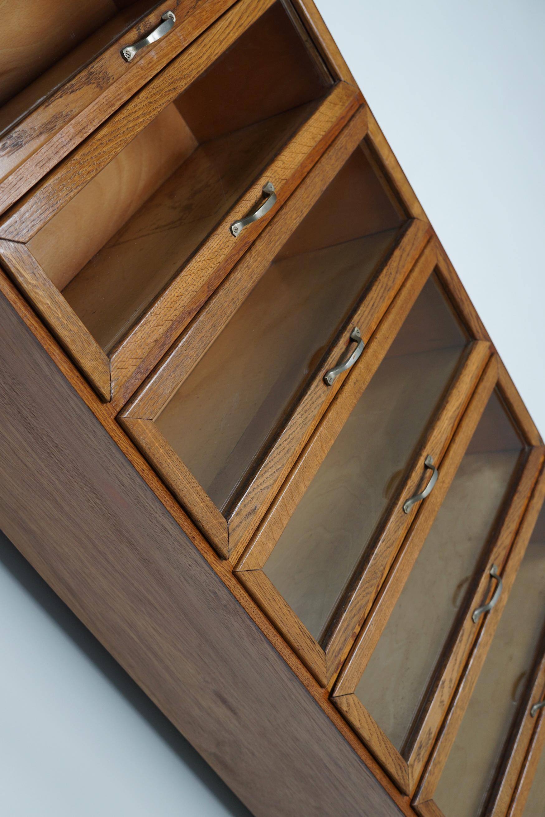 Armadietto / Vitrina di merceria olandese vintage in Oak, anni '50 3