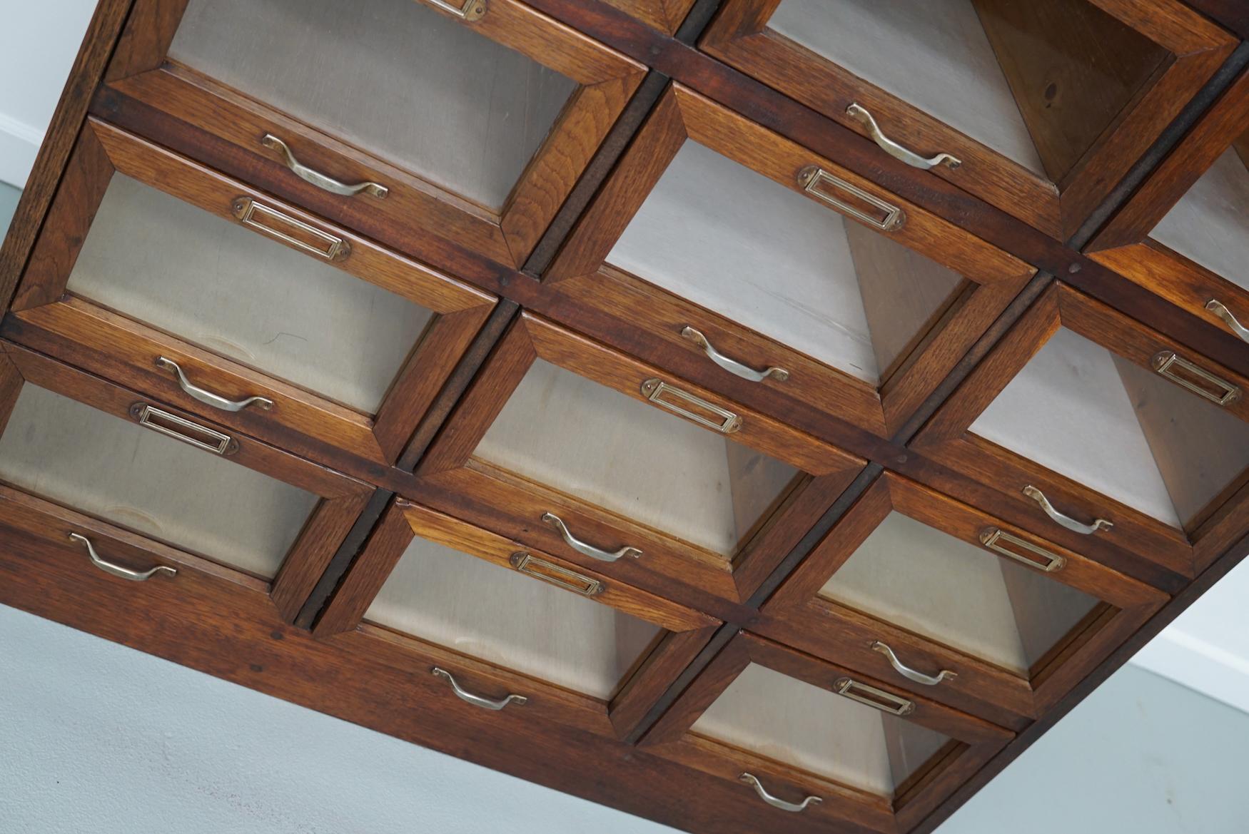 Armadietto / Vitrina di merceria olandese vintage in Oak, anni '50 in vendita 3
