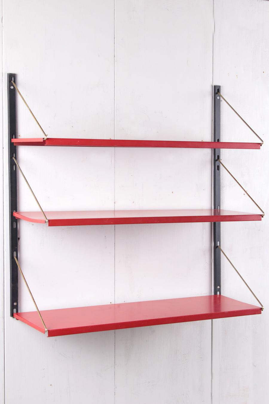 Pilastro Wall Hanging by Tjerk Reijenga, 1960s

Vintage metal wall system designed by Tjerk Reijenga for Pilastro Holland in the sixties.

The system consists of two wall parts, a black perforated metal rack and three shelves.

The condition is