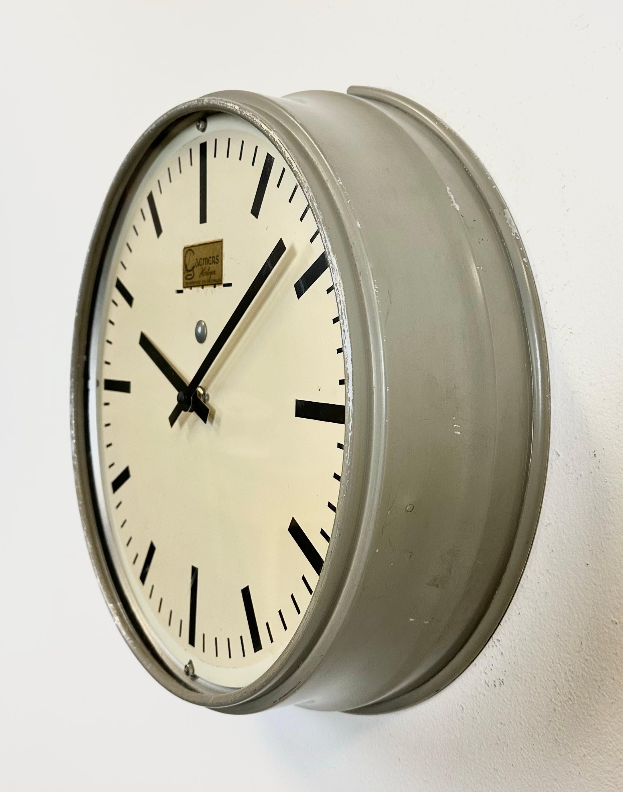 Néerlandais Horloge murale néerlandaise vintage de Gaemers Horloger  1950s en vente