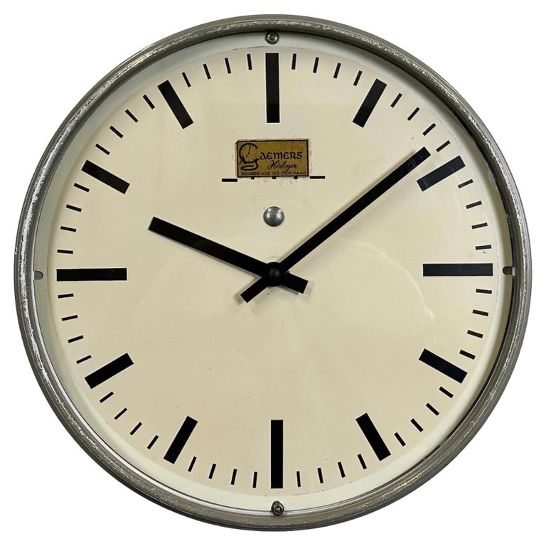 Horloge murale néerlandaise vintage de Gaemers Horloger 1950s En vente sur  1stDibs