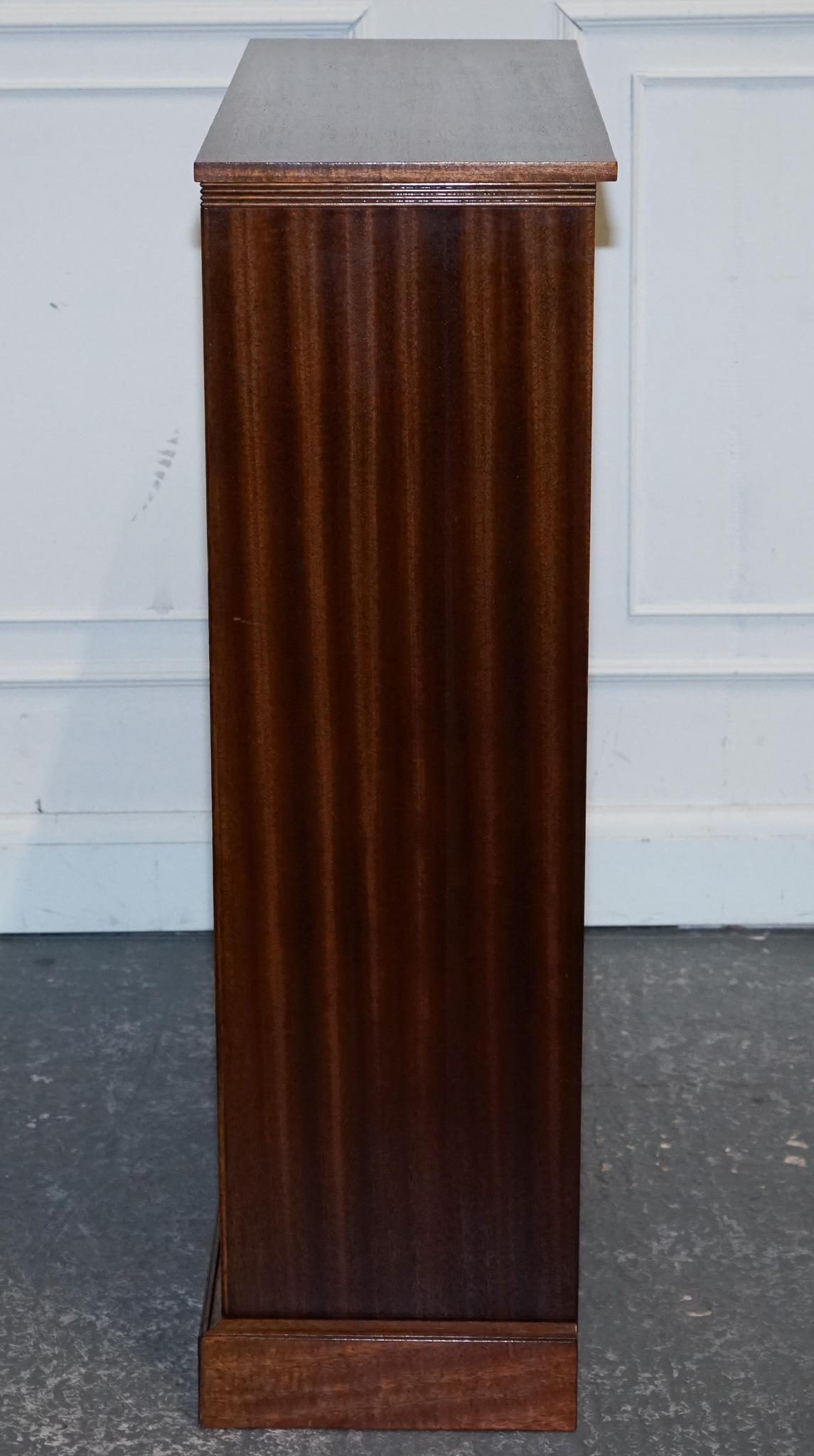 VINTAGE DWARF OPEN BOOKCASE WiTH FIXED SHELVES For Sale 4
