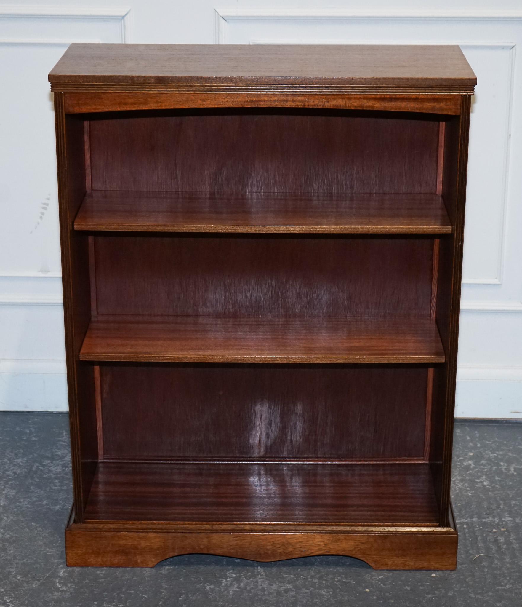 Antiques of London

We are delighted to offer for sale this Charming Vintage Dwarf Open Bookcase. 

It features fixed shelves, perfect for displaying a curated collection of books and objects. Its compact size makes it ideal for smaller spaces,