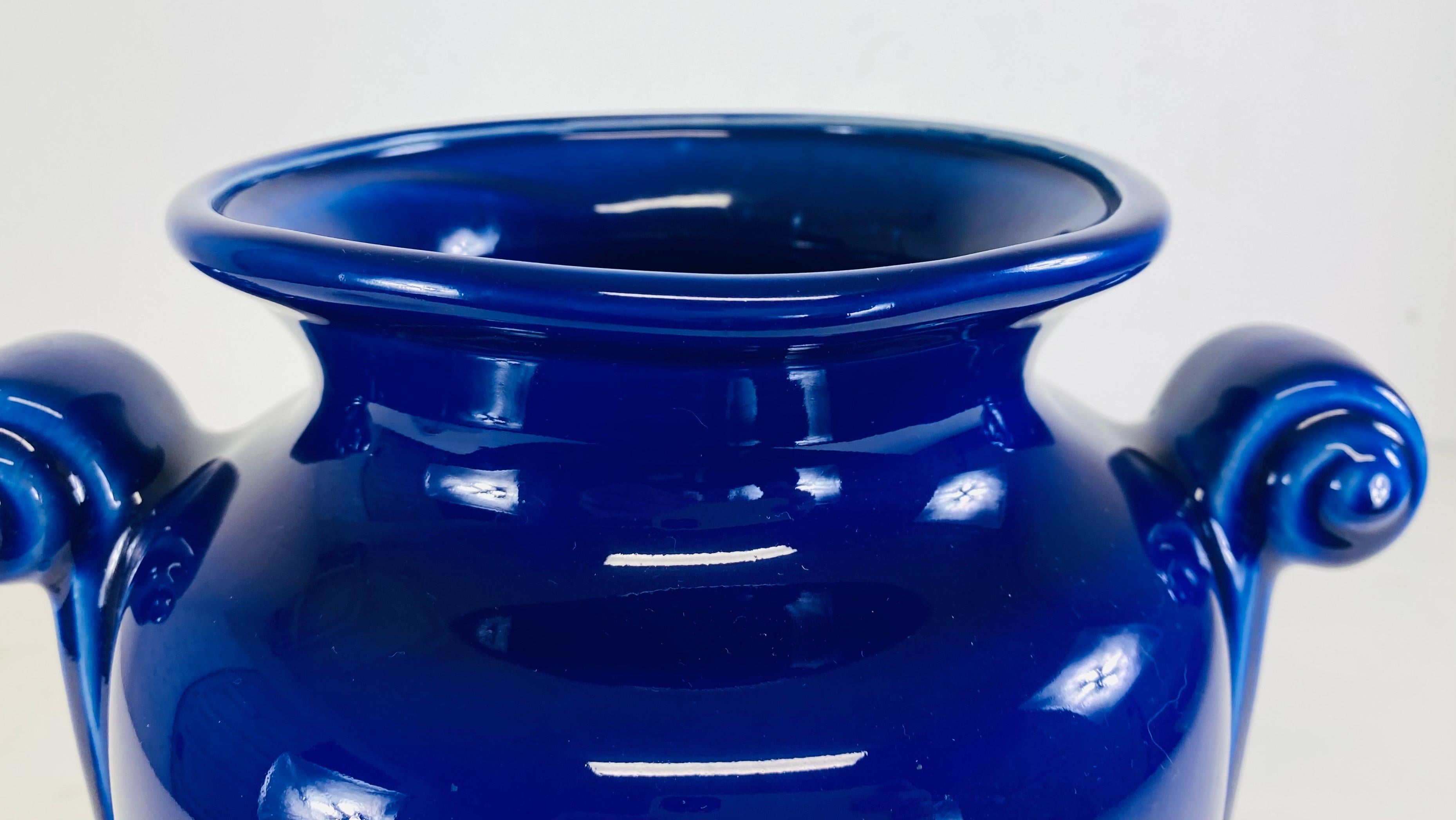 American Vintage dynamic cobalt blue art deco style pottery vase. For Sale