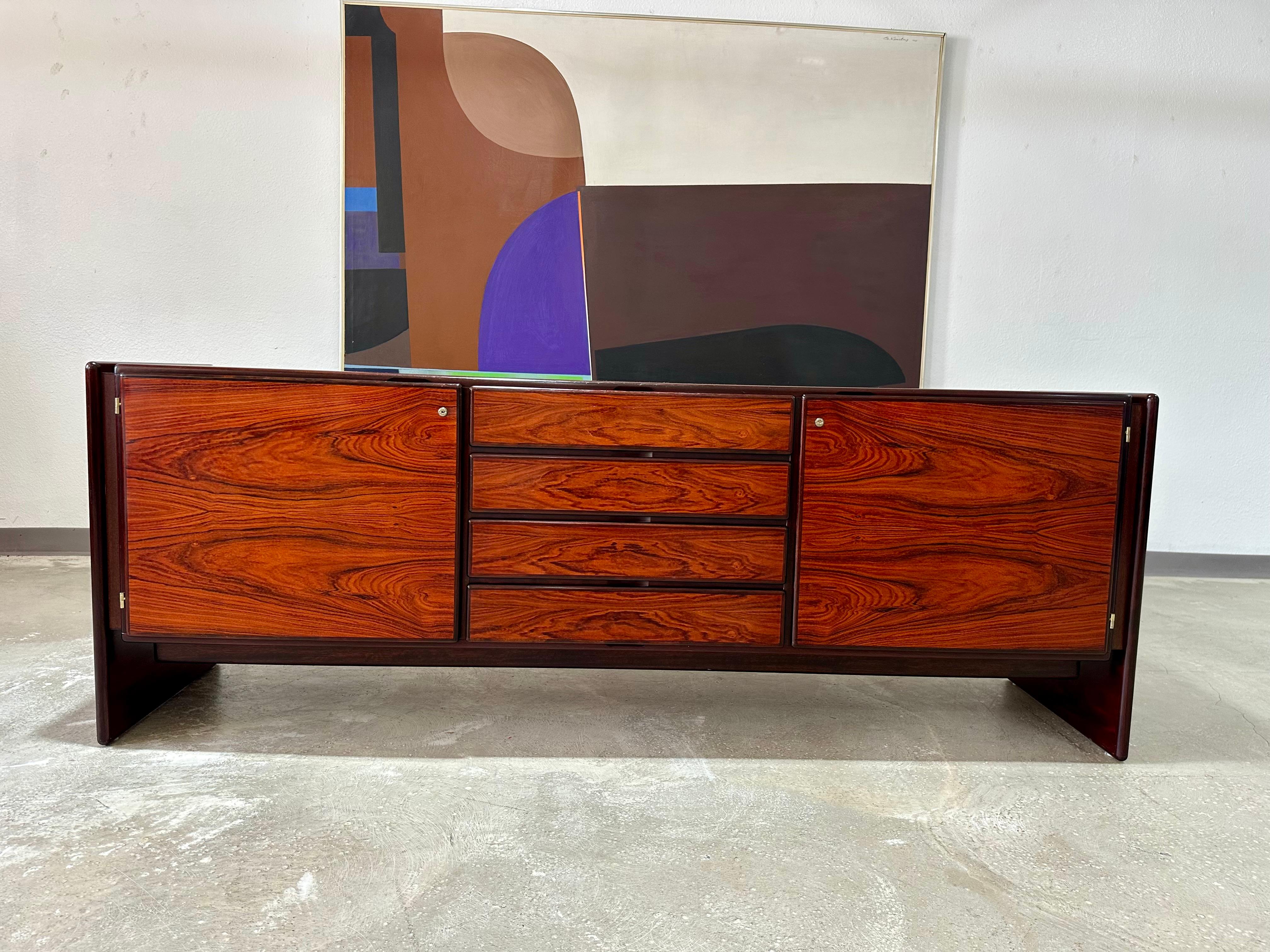 Vintage Dyrlund Stil Palisander Kredenz (Postmoderne) im Angebot
