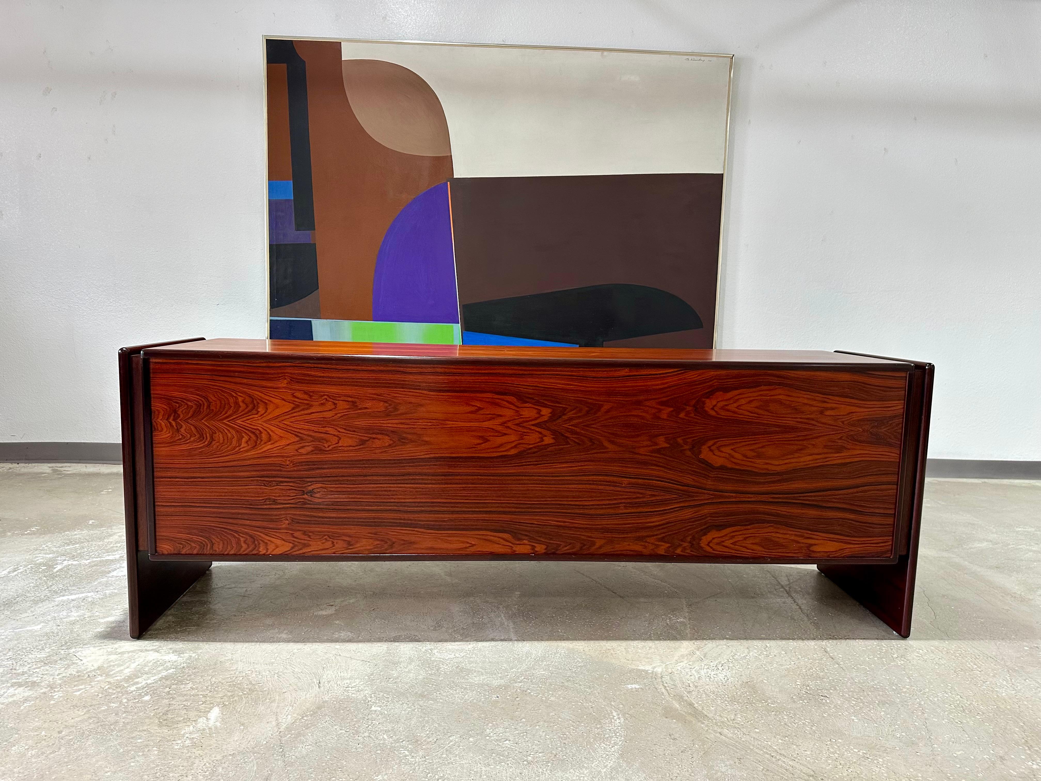 Vintage Dyrlund Stil Palisander Kredenz im Zustand „Gut“ im Angebot in Lutz, FL