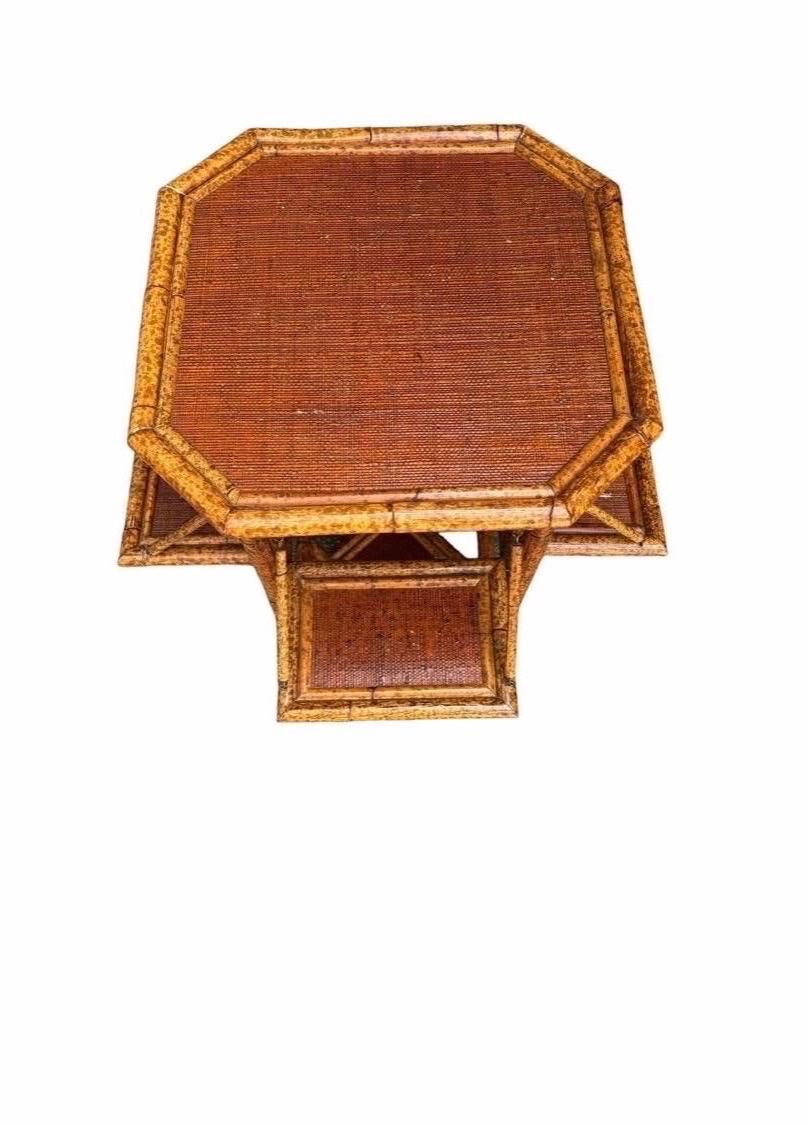 Mid-Century Modern Table d'appoint octogonale en bambou et rotin de Manille E. Murio Manila en vente