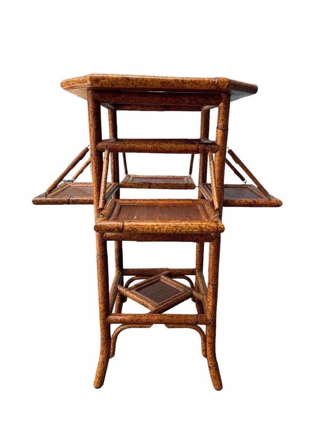 Table d'appoint octogonale en bambou et rotin de Manille E. Murio Manila Bon état - En vente à Atlanta, GA