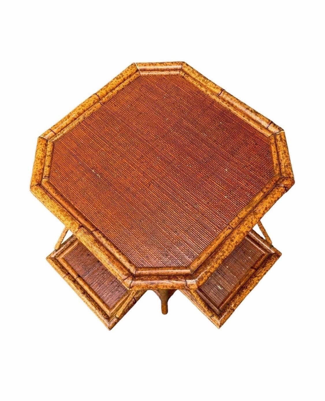 Fin du 20e siècle Table d'appoint octogonale en bambou et rotin de Manille E. Murio Manila en vente