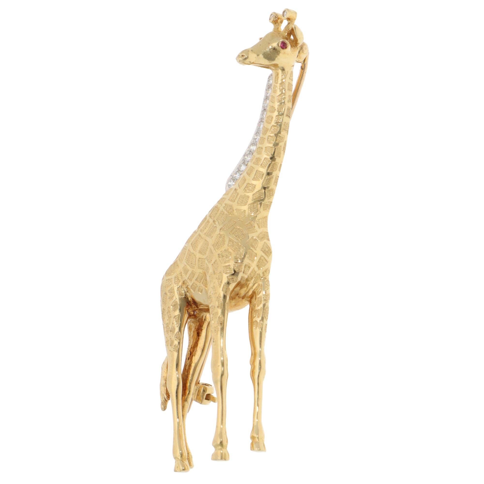 An interesting vintage E. Wolfe & Co. diamond and ruby giraffe brooch set in 18k yellow gold.

The brooch depicts a perching giraffe and has been beautifully hand-crafted to show its naturalistic features. Its mane is pavé set with 11 round