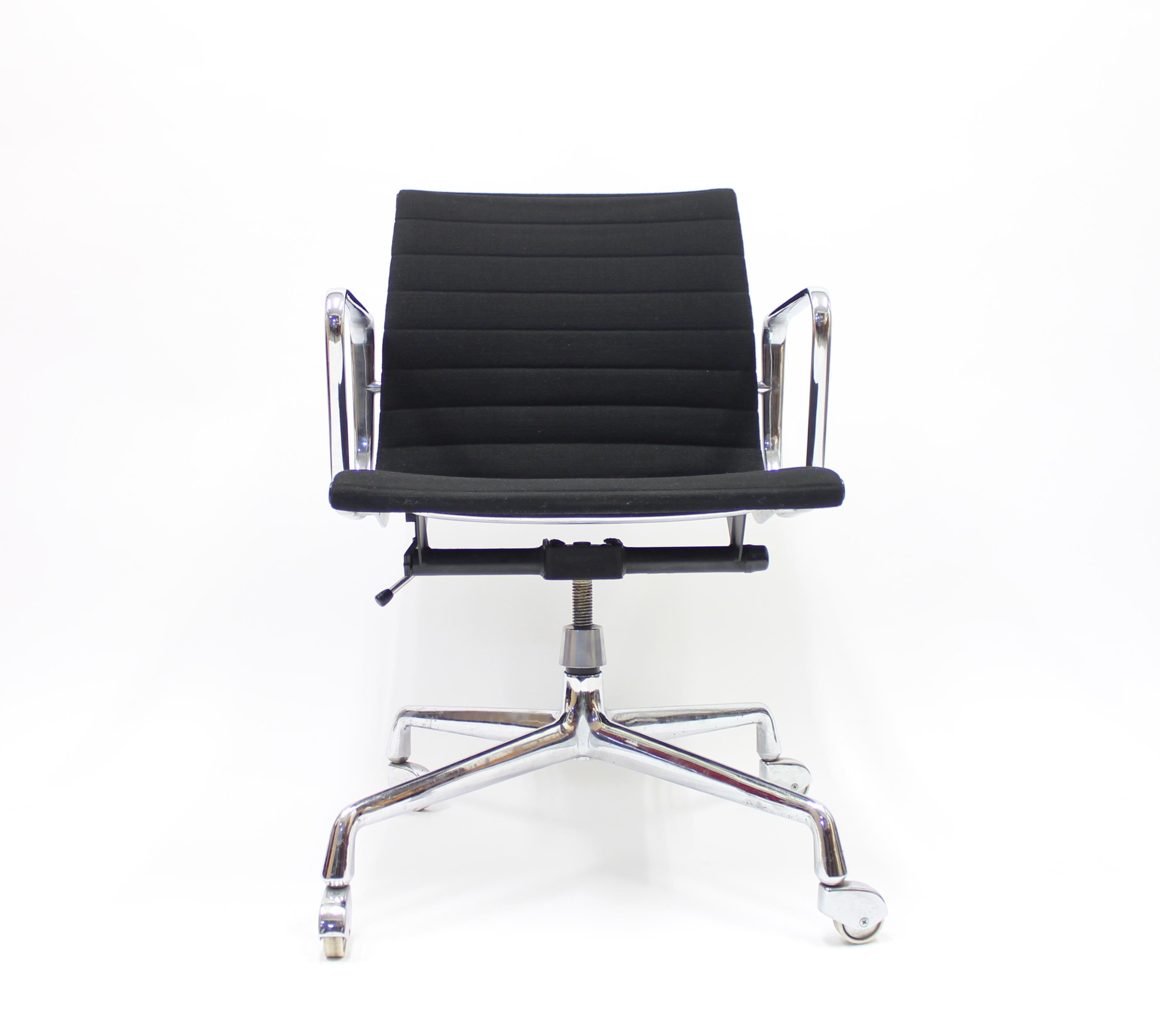 Vintage EA 117 Bürostuhl von Charles und Ray Eames für Herman Miller:: 1958 (amerikanisch)