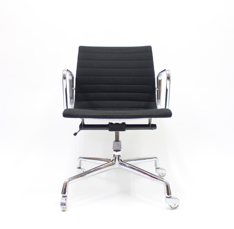 Vintage EA 117 Office Chair by Charles and Ray Eames for Herman Miller,  1958 at 1stDibs | ea117 office chair