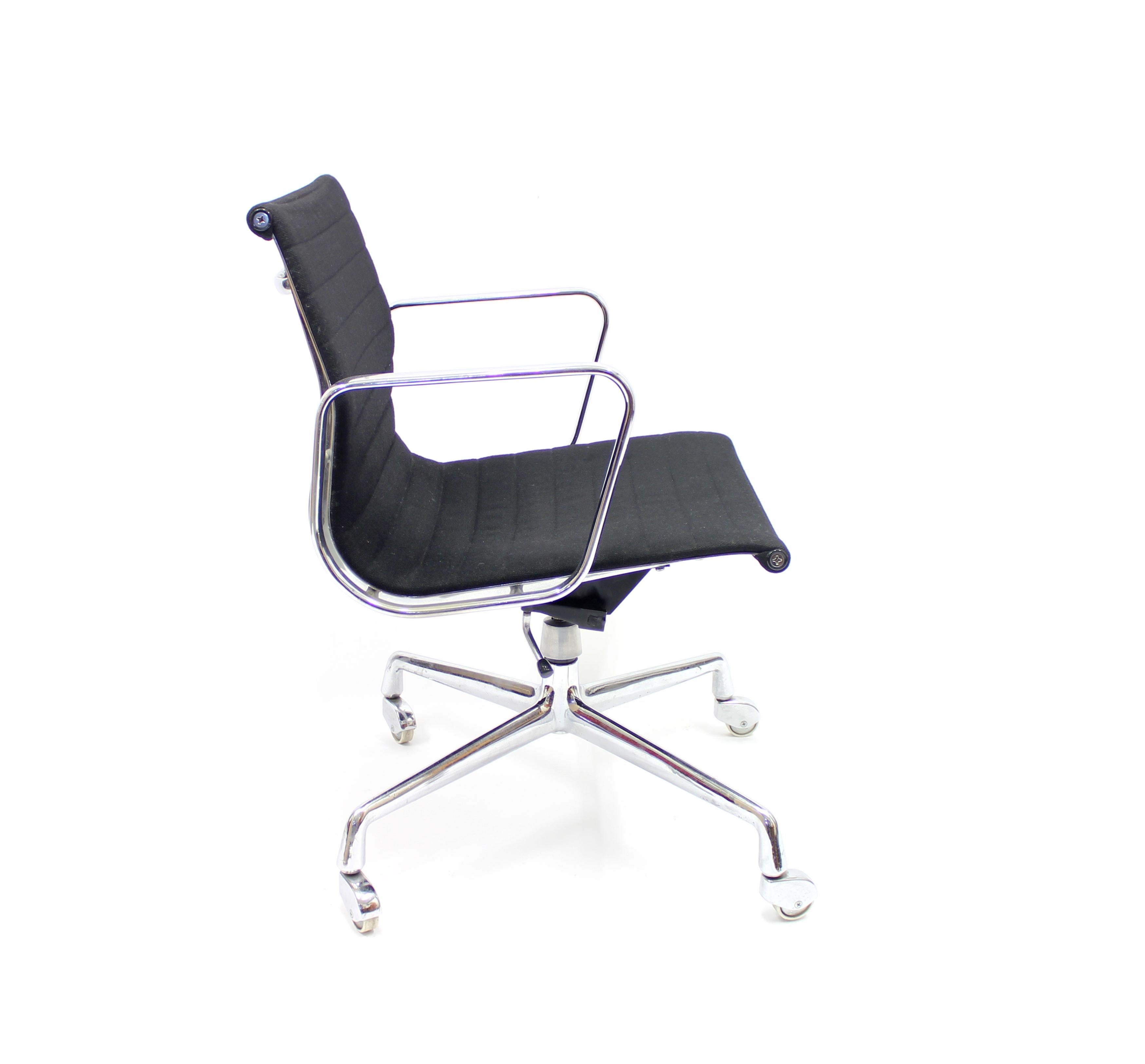 American Vintage EA 117 Office Chair by Charles and Ray Eames for Herman Miller, 1958