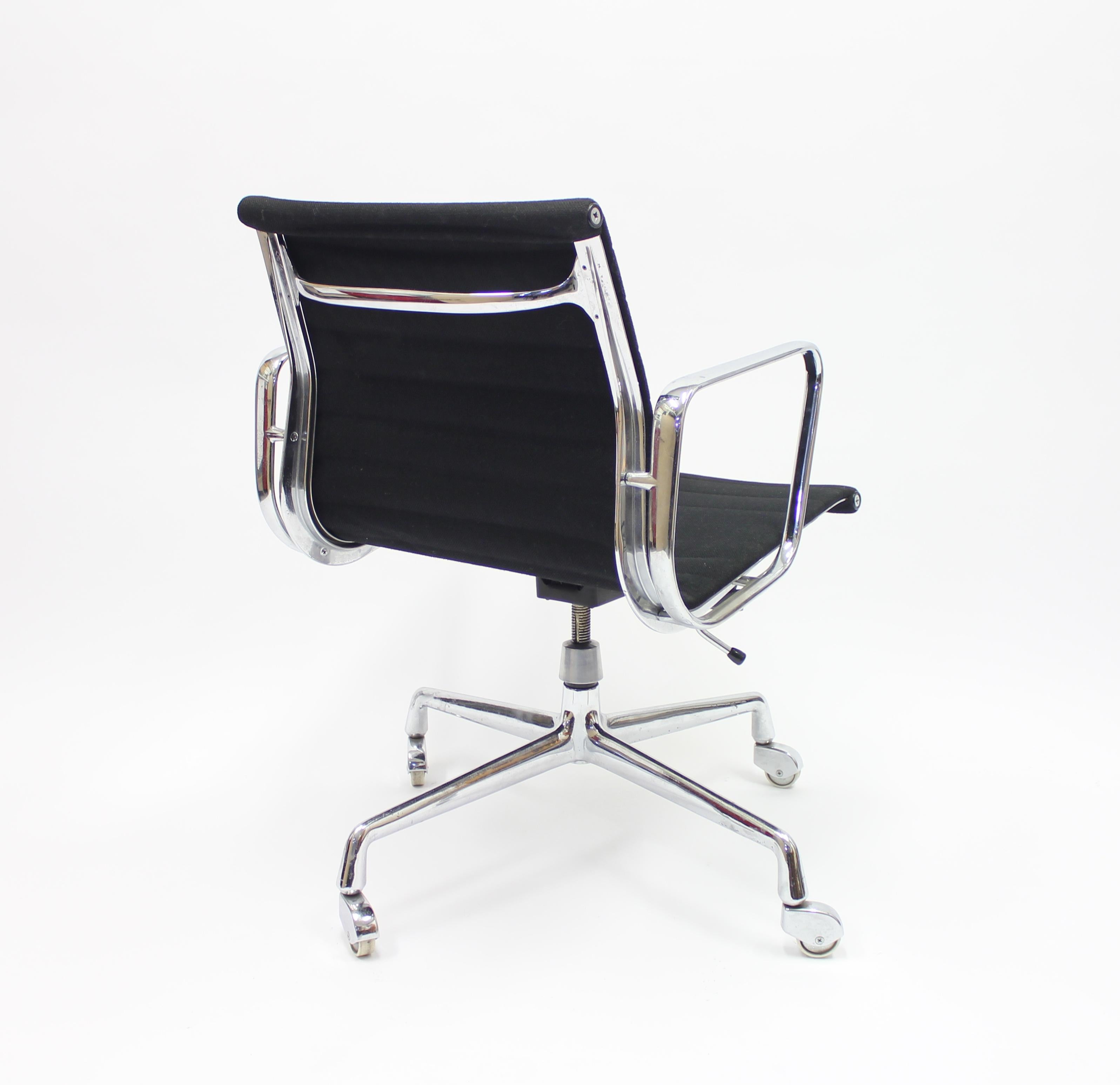 Metal Vintage EA 117 Office Chair by Charles and Ray Eames for Herman Miller, 1958