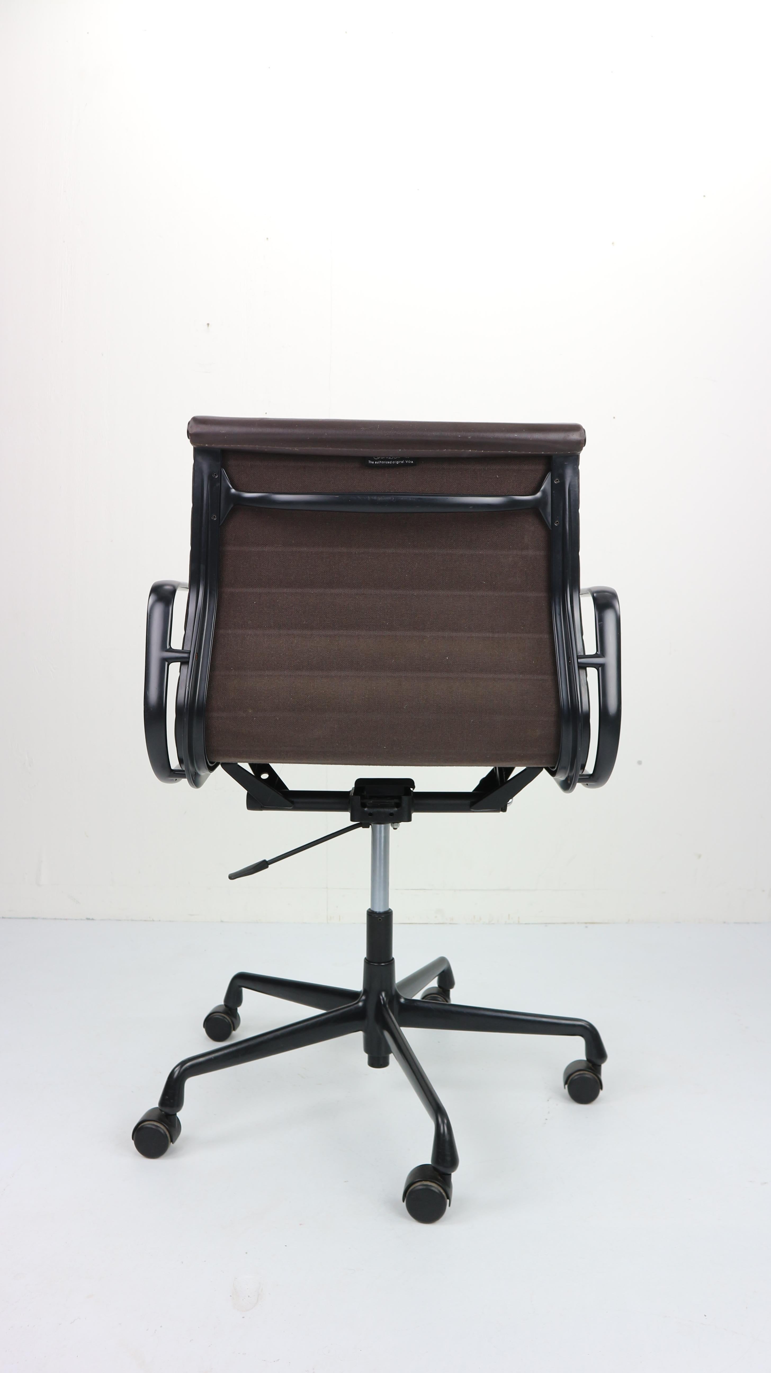 Mid-Century Modern Vintage EA 117 Office Chair by Charles Eames for Vitra in Leather