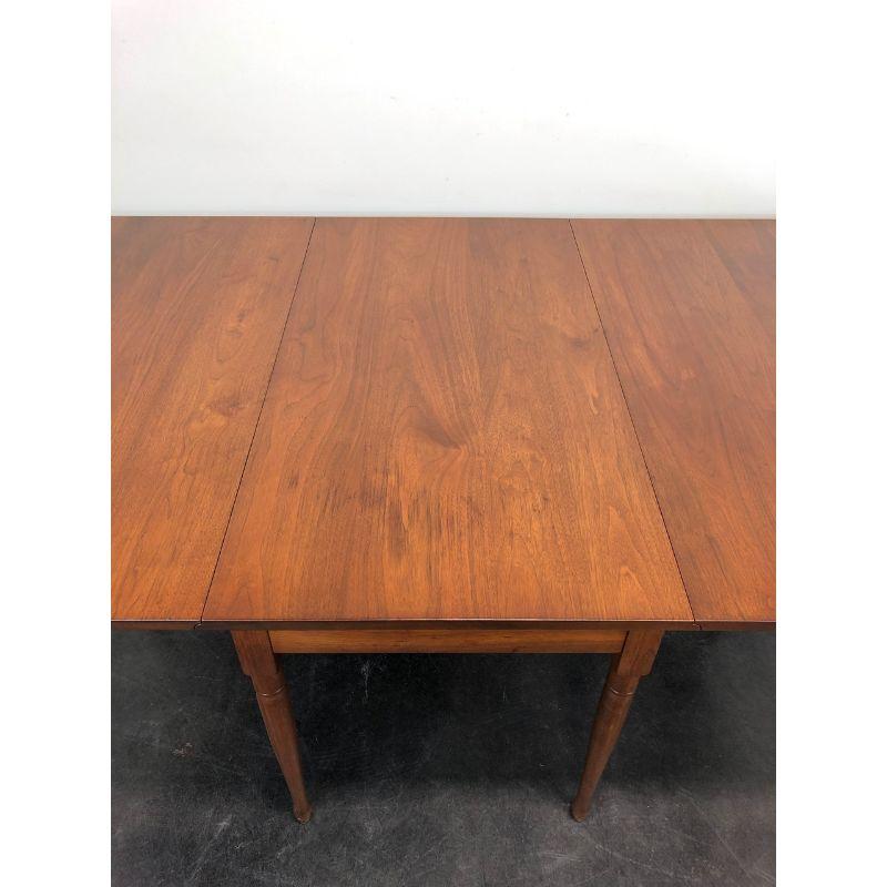 EA CLORE SONS Gateleg Drop-Leaf Dining Table No. 513-T In Good Condition In Charlotte, NC