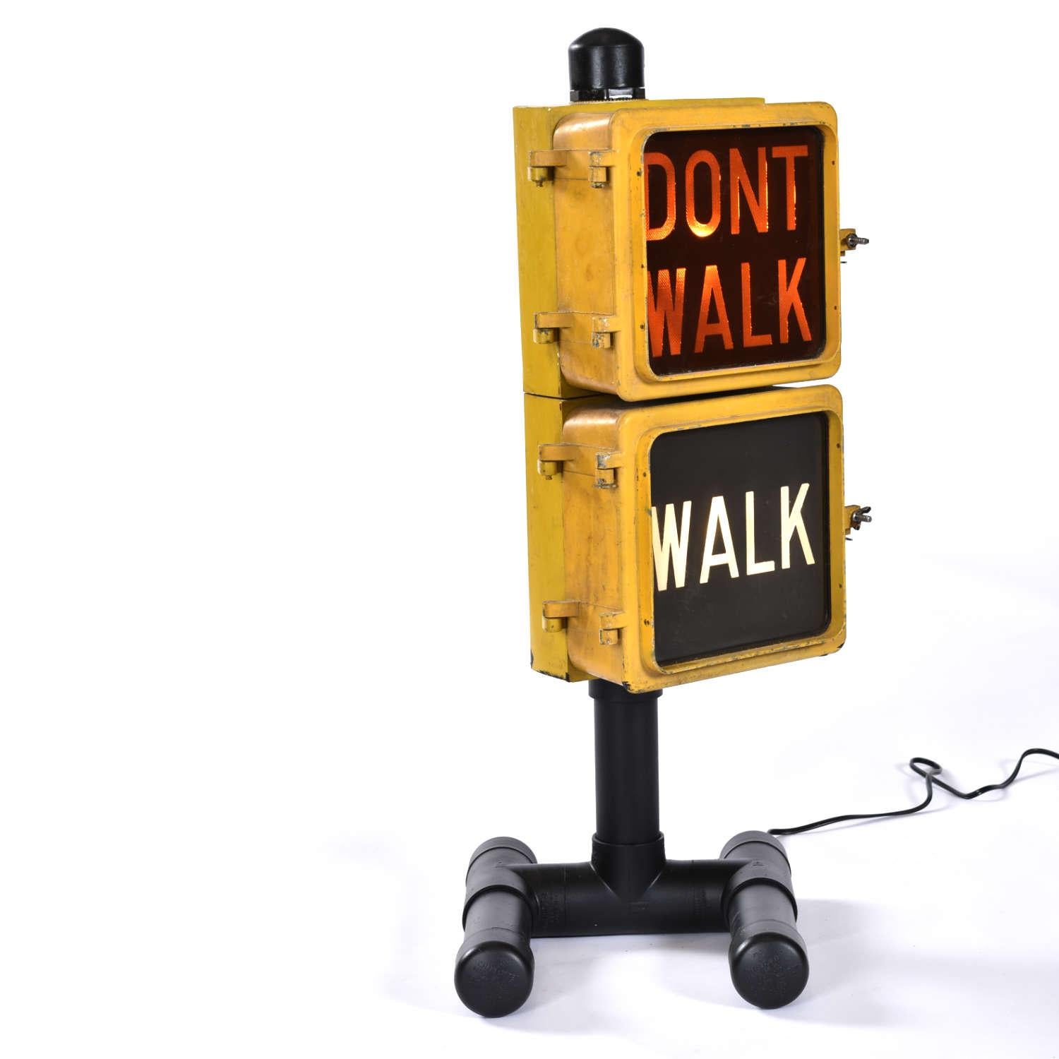 Vintage Eagle Walk Don't Walk Signal Traffic Light Tischlampe im Zustand „Gut“ im Angebot in Chattanooga, TN