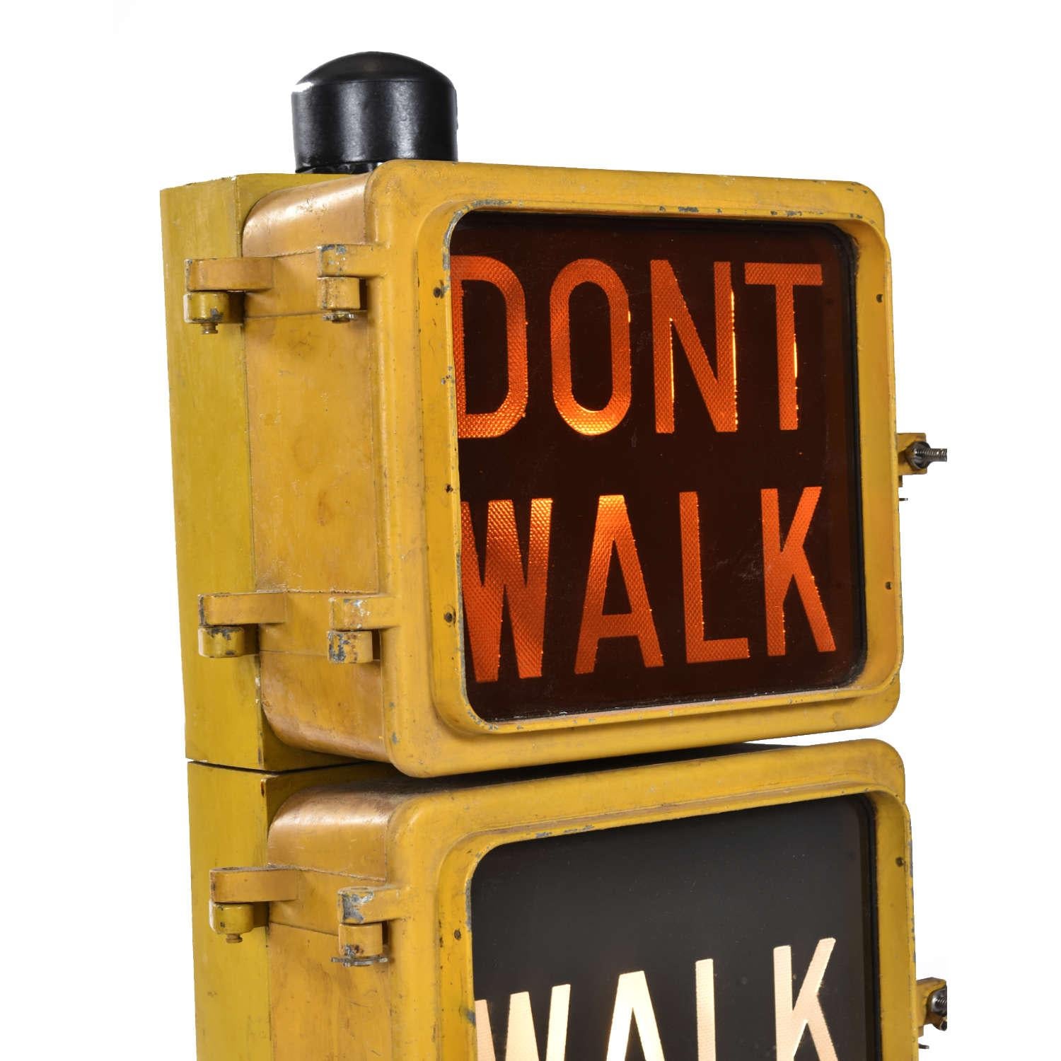 Vintage Eagle Walk Don't Walk Signal Traffic Light Tischlampe im Angebot 1