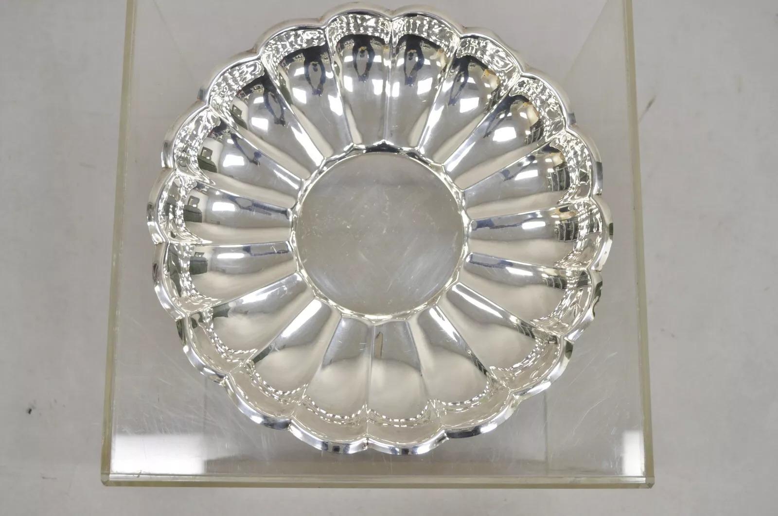Victorien Vieille assiette à fruits ronde plaquée argent Eales Moderne à bord festonné en vente