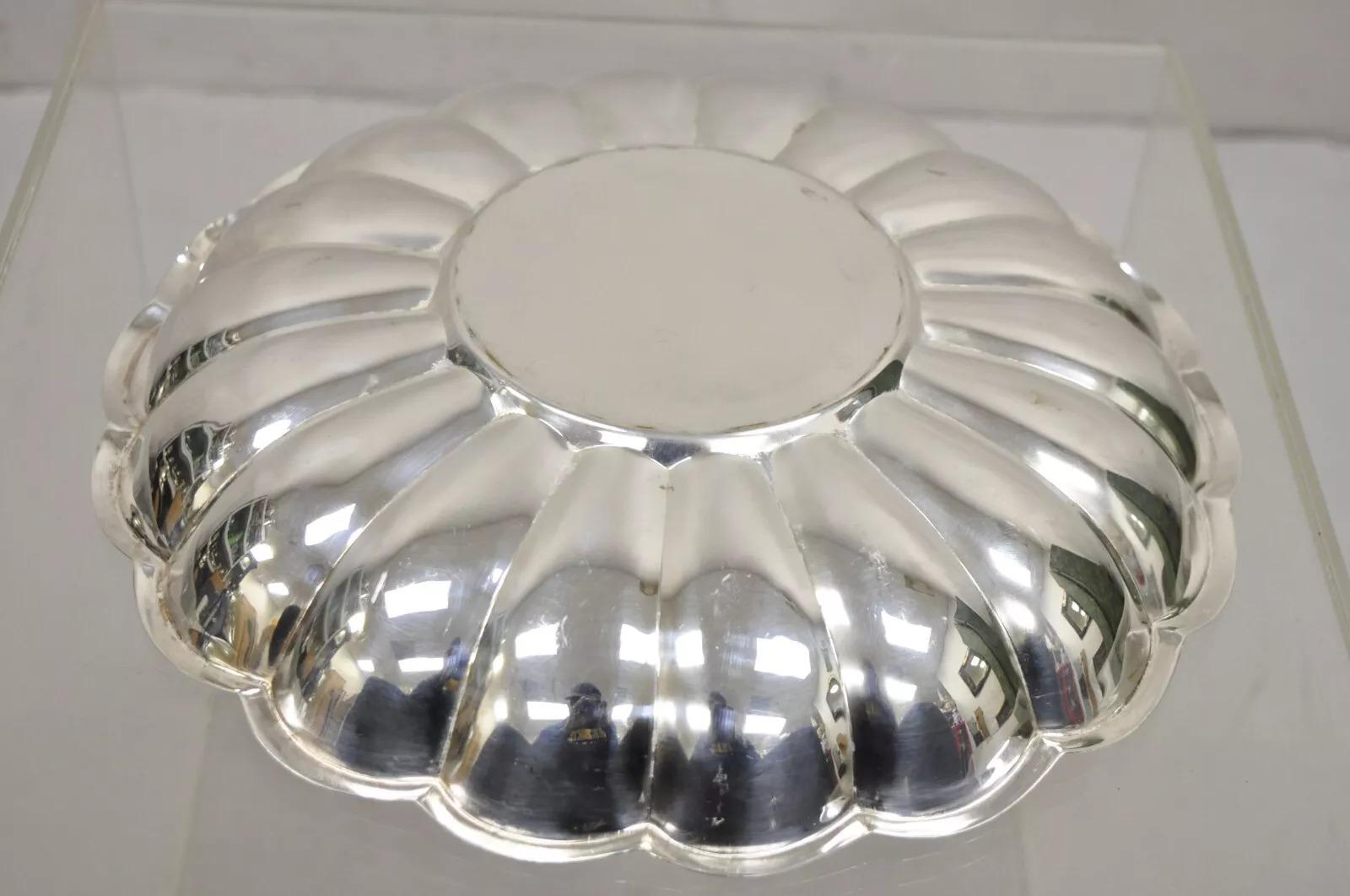 Vieille assiette à fruits ronde plaquée argent Eales Moderne à bord festonné en vente 1