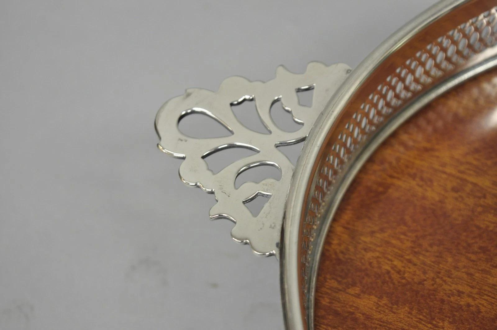 20ième siècle Vintage Eales of Sheffield Mid Century Modern Silver Plate Oval Formica Bar Tray en vente