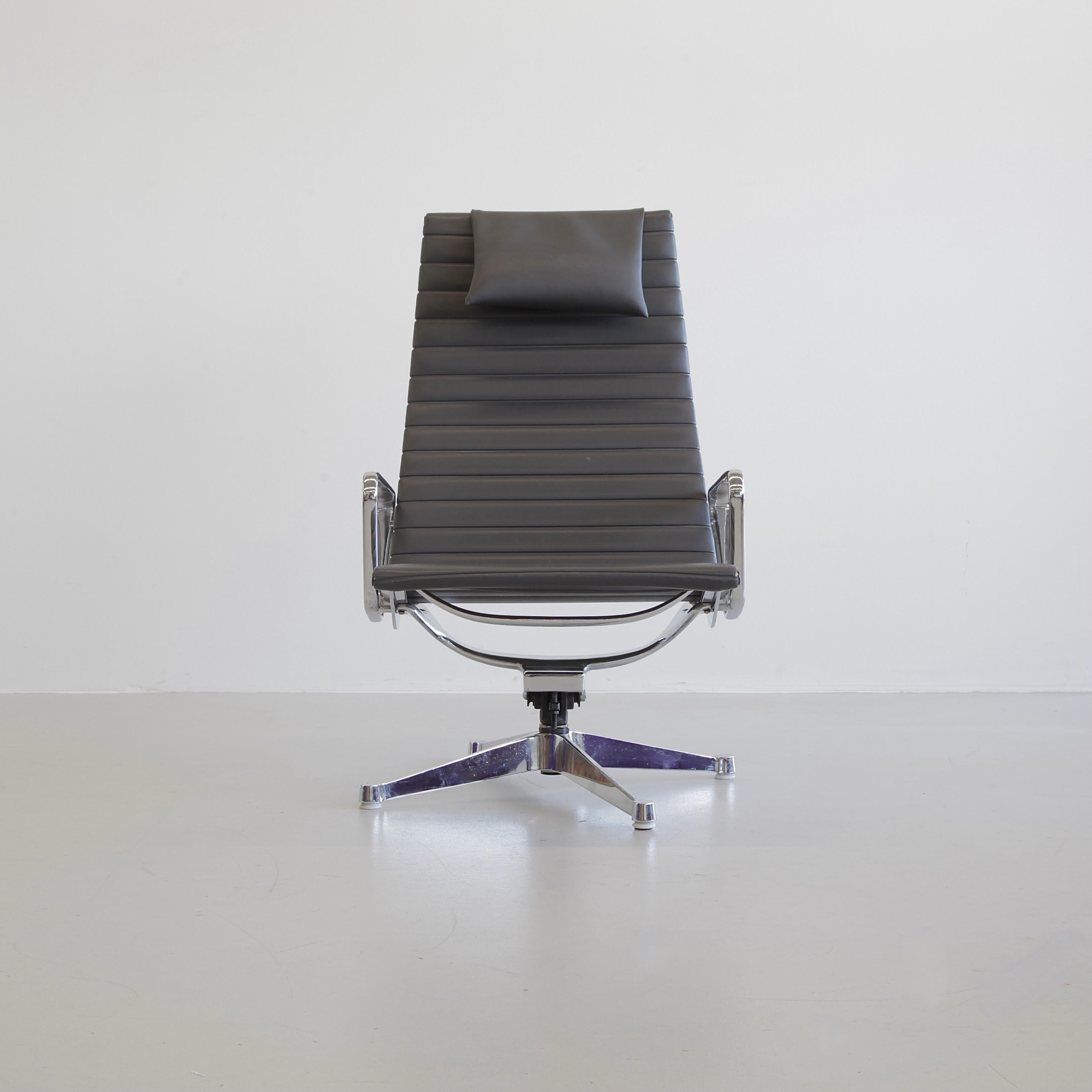 Aluminium highback chair designed by Charles & Ray Eames. U.S.A., Herman Miller, 1958.

A vintage swiveling highback chair with rocking function and polished aluminium frame. Upholstered in the original black leatherette, including the cushion.