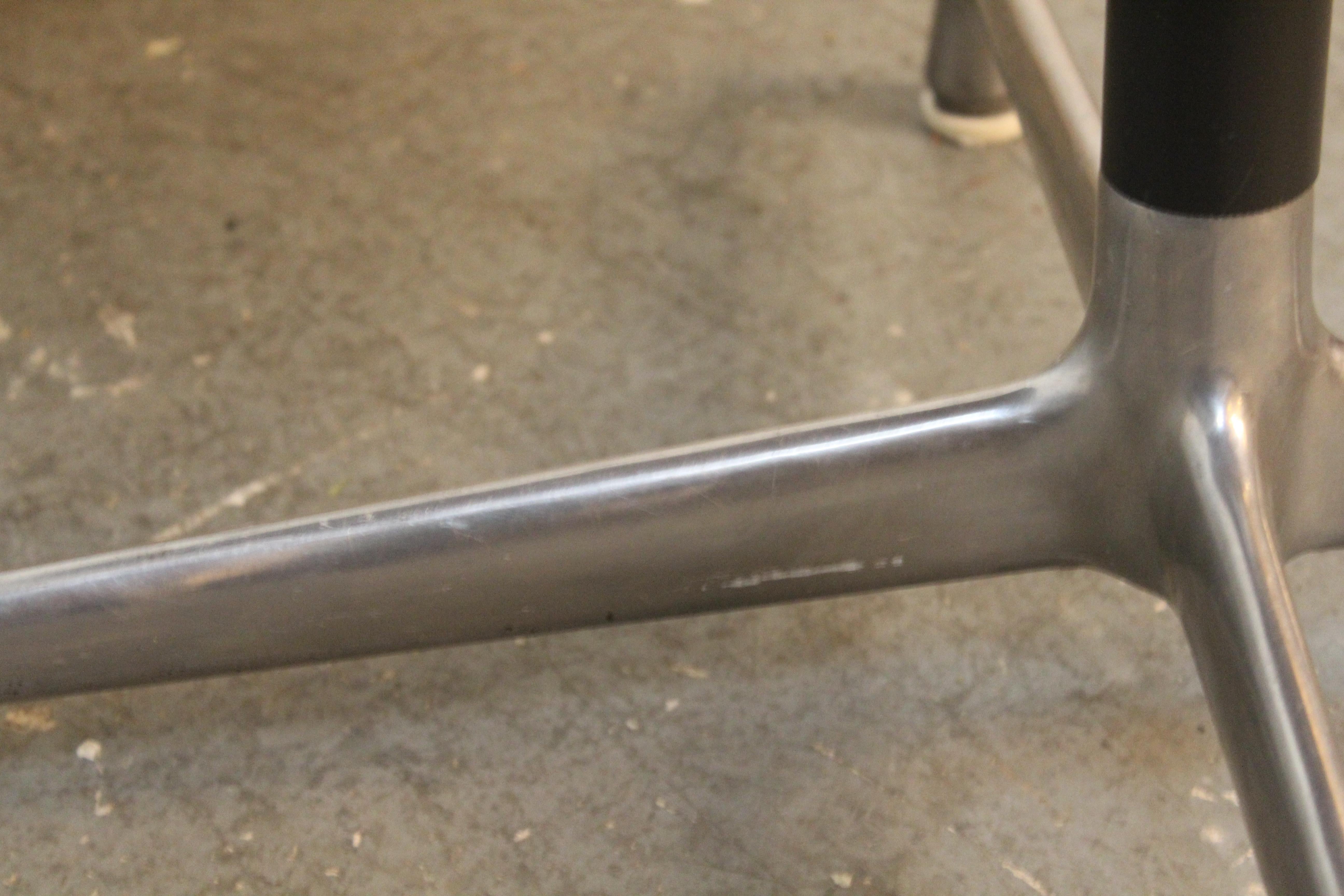 Tavolo vintage Eames Aluminum Group 42