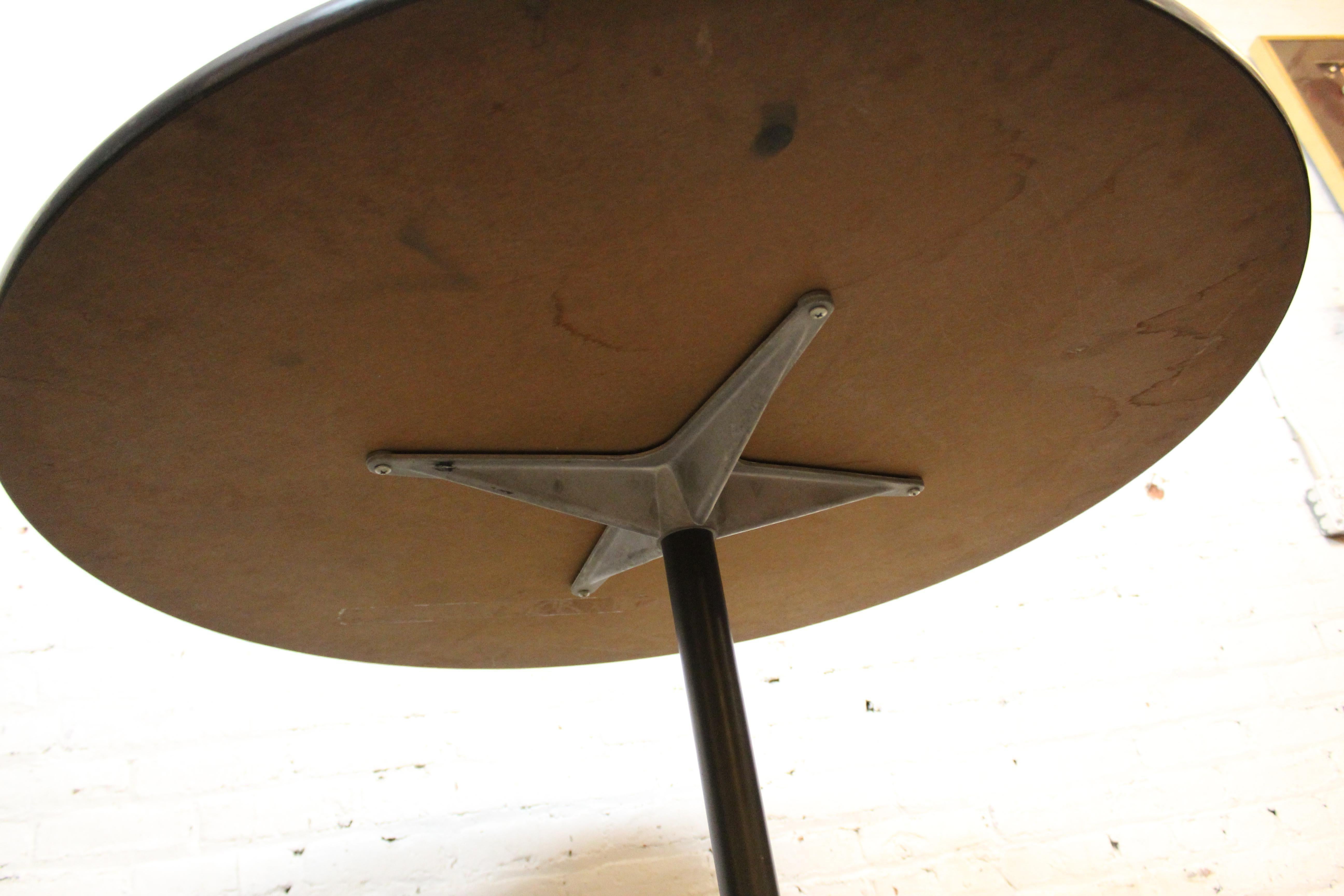 Tavolo vintage Eames Aluminum Group 42