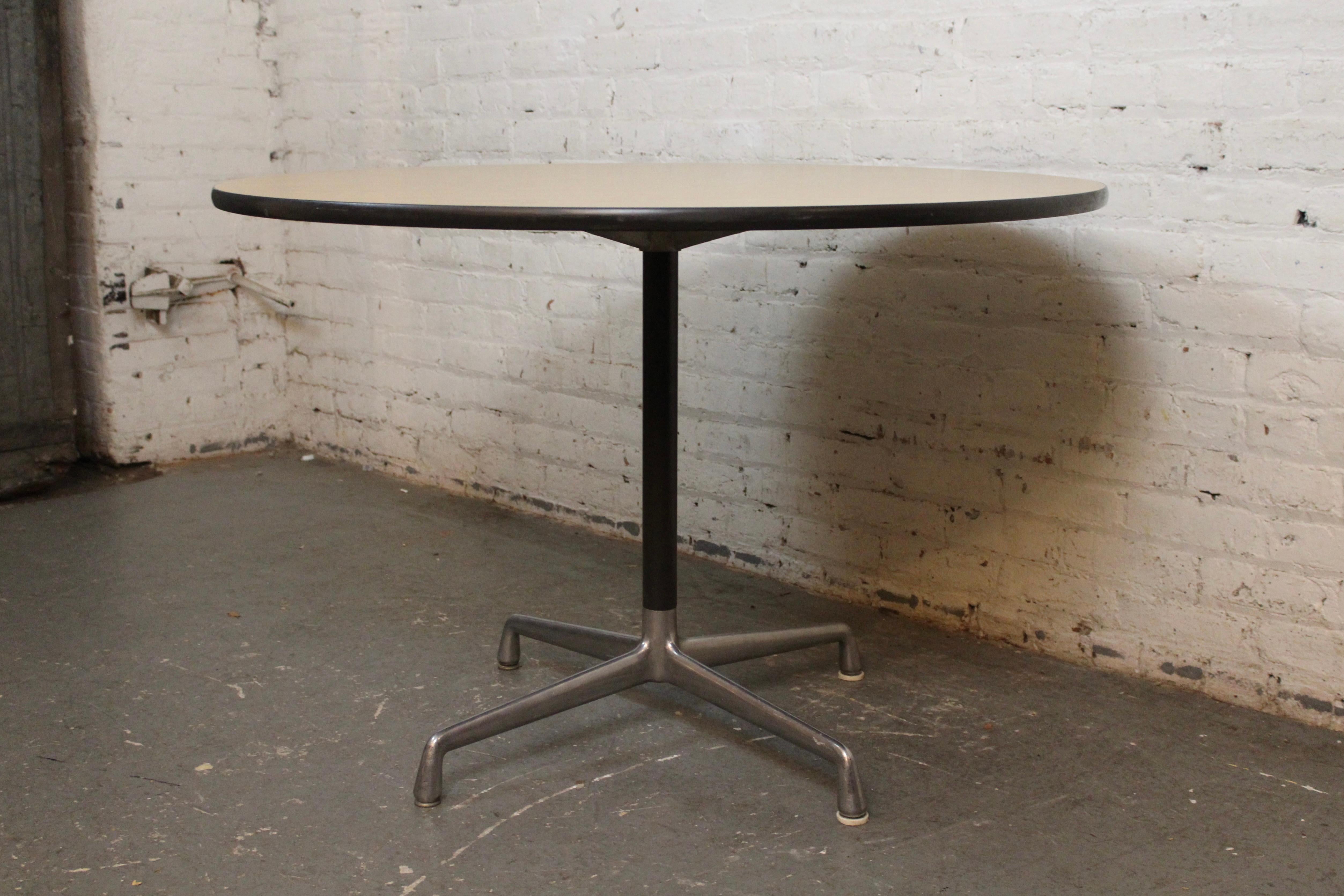 Tavolo vintage Eames Aluminum Group 42