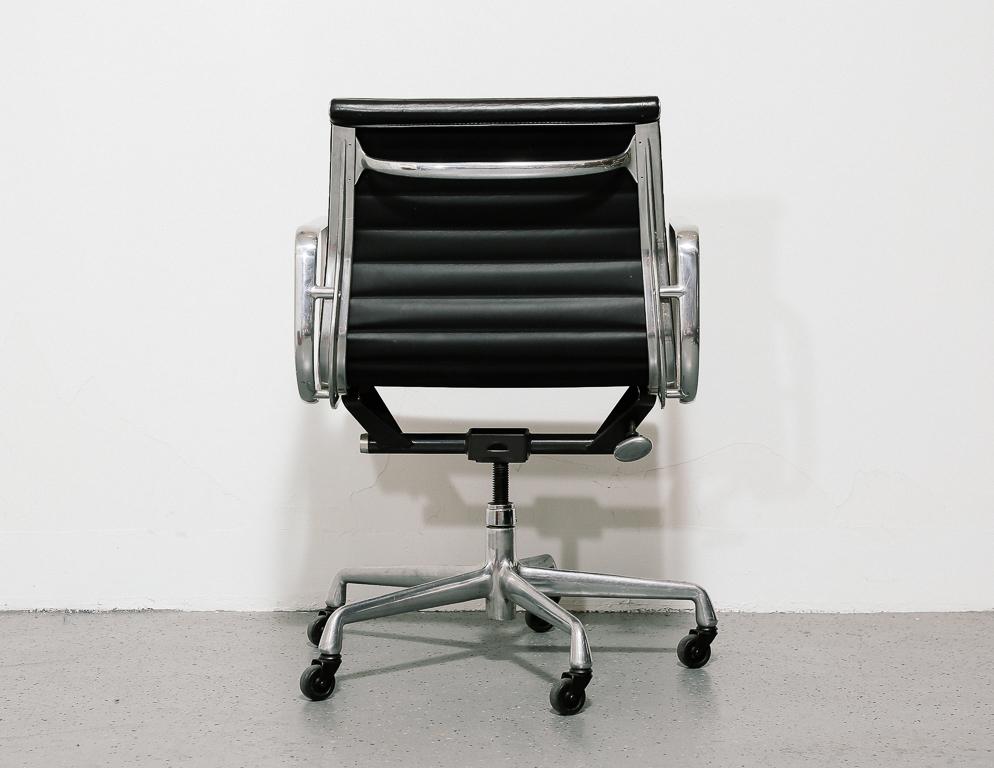 Vintage Eames Aluminum Group Chair in Black Leather 1