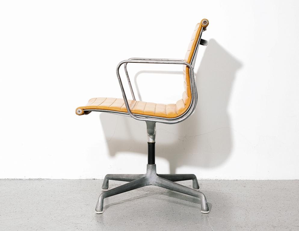 Mid-Century Modern Vintage Eames Aluminum Group Chair in Orange Naugahyde