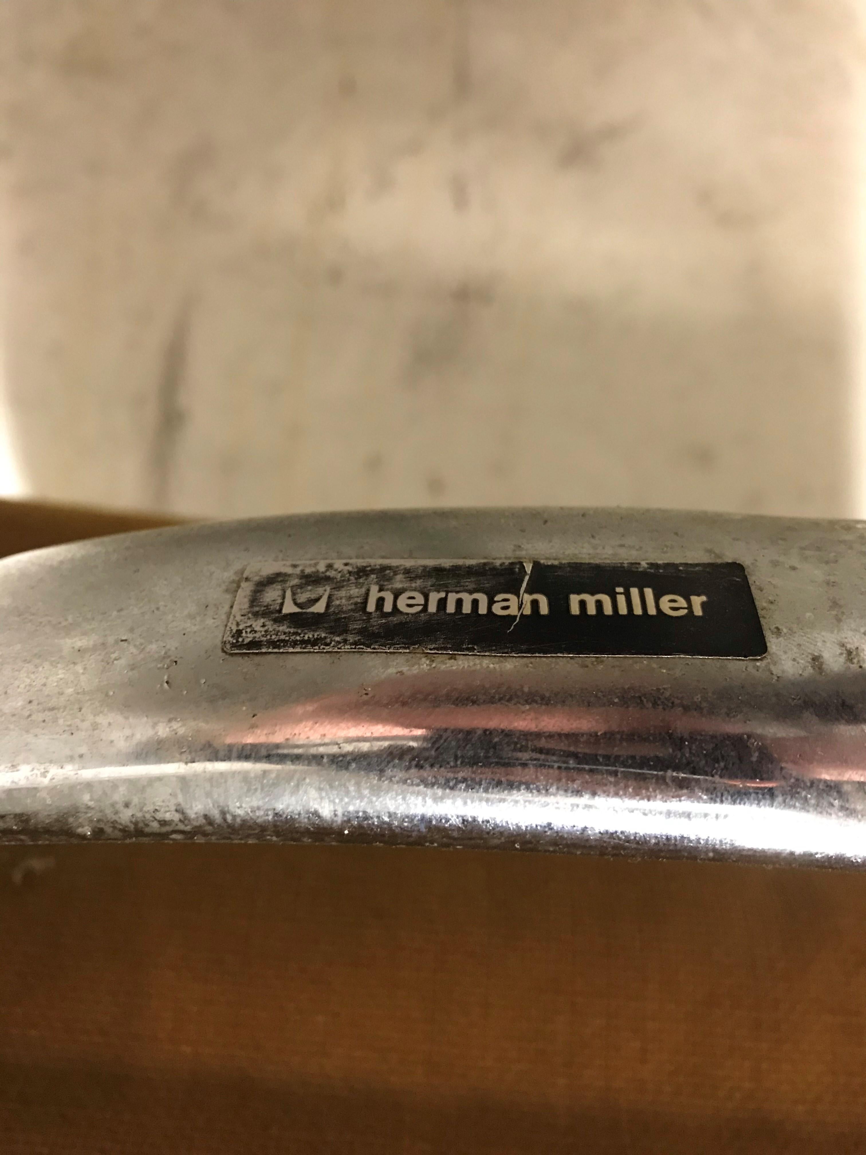 Alter Eames-Schreibtischstuhl EA108 für Herman Miller:: gelb:: 1970er Jahre 5