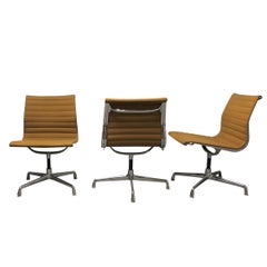 Alter Eames-Schreibtischstuhl EA108 für Herman Miller:: gelb:: 1970er Jahre