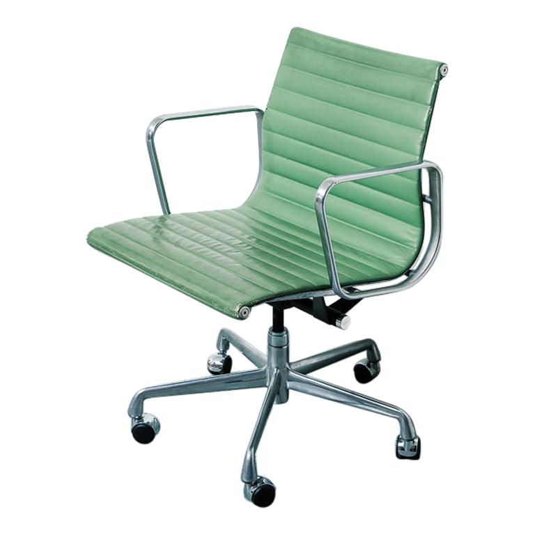 Vintage Eames for Herman Miller Management Chair at 1stDibs