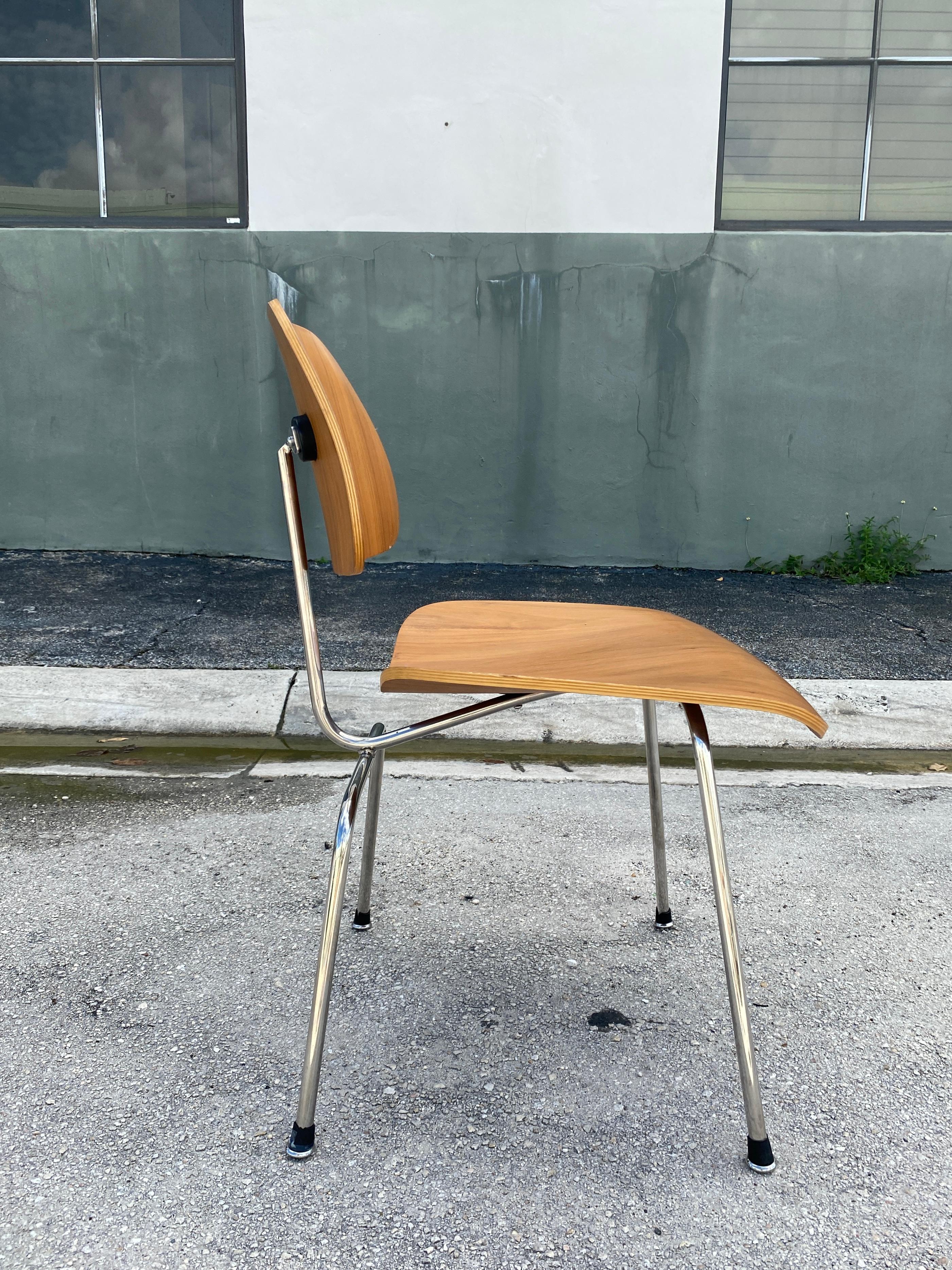 Vintage Eames for Herman Miller Molded Plywood DCM Chairs, Set of 4 For Sale 3