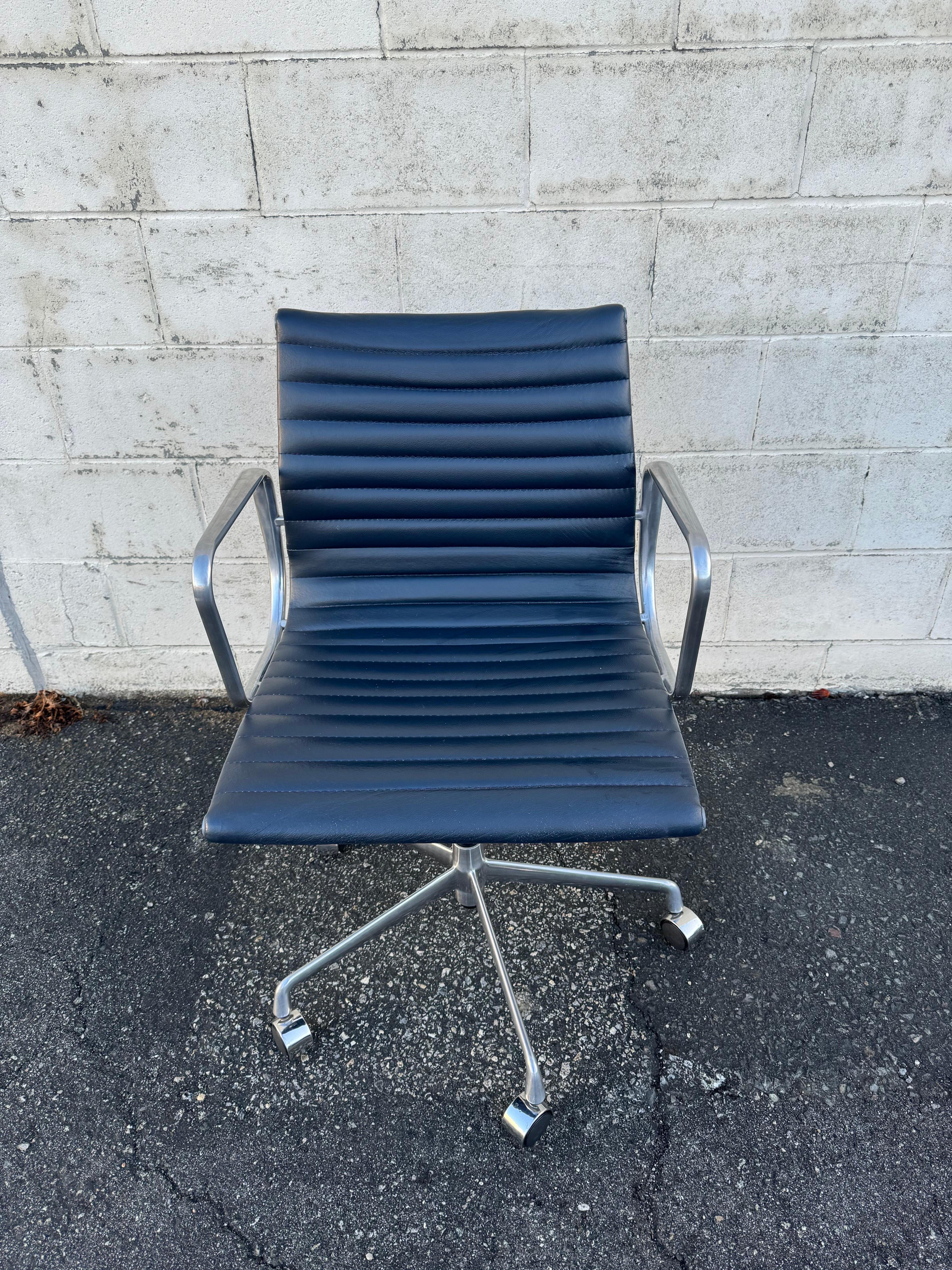 Cool and iconic chair designed in the style of Ray and Charles Eames and produced in the style of Herman Miller. Although we have no tags linking the famed Eames designers and Herman Miller maker to this chair we were promised by the original owners