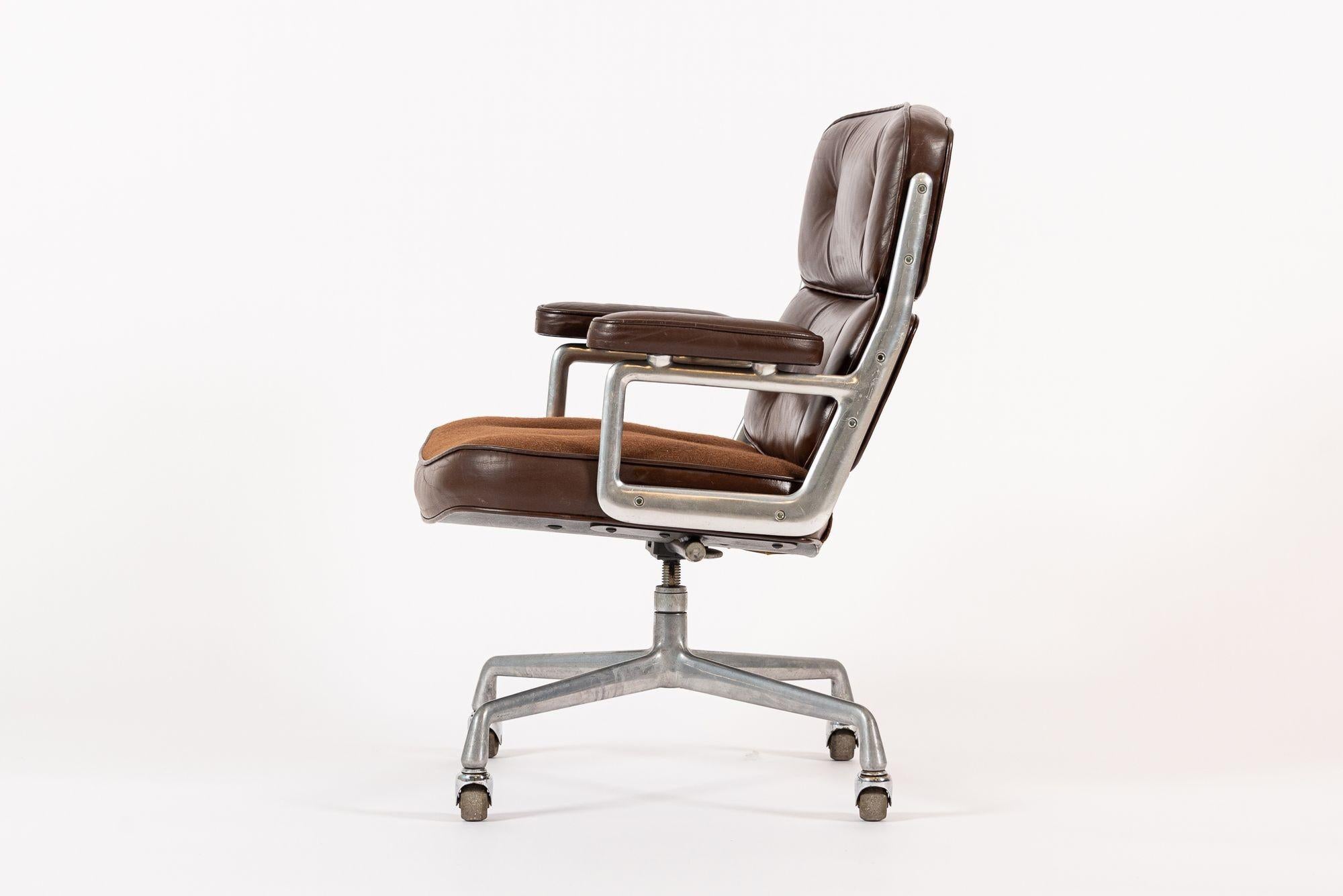 Chaise de bureau vintage Eames pour Herman Miller Time Life Brown 1978 6