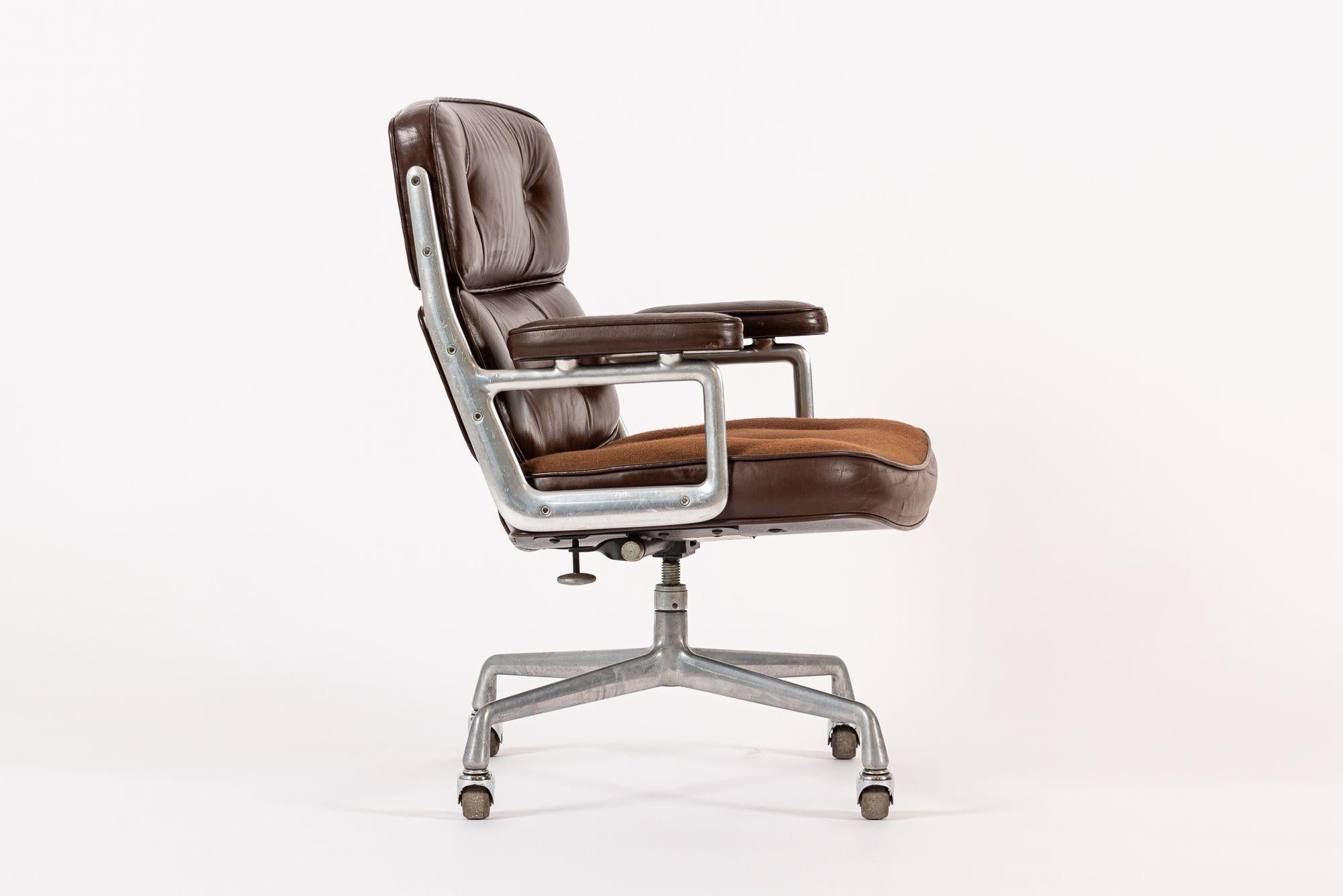 Américain Chaise de bureau vintage Eames pour Herman Miller Time Life Brown 1978